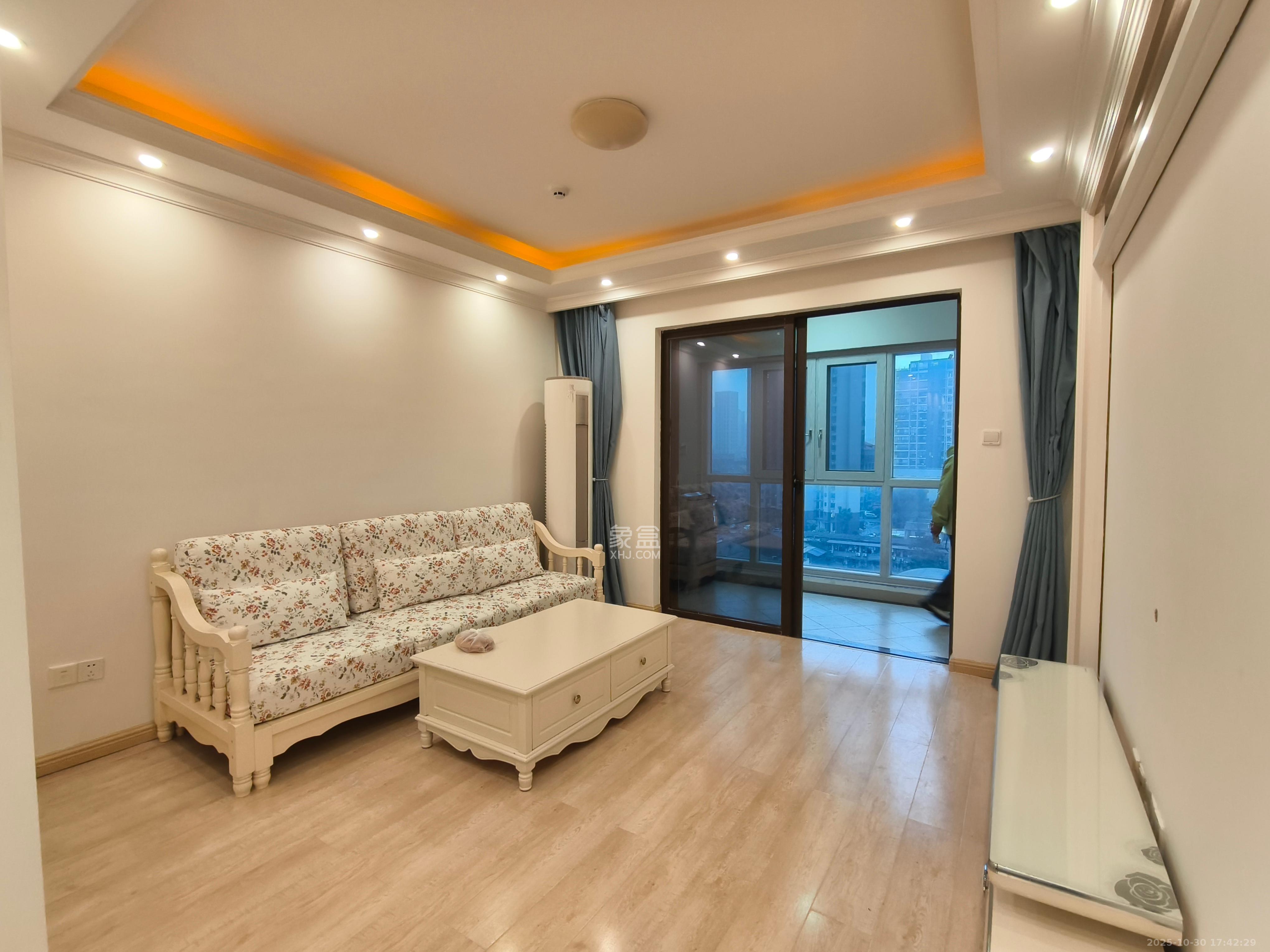 五江天街北区  2室2厅1卫    2400.0元/月