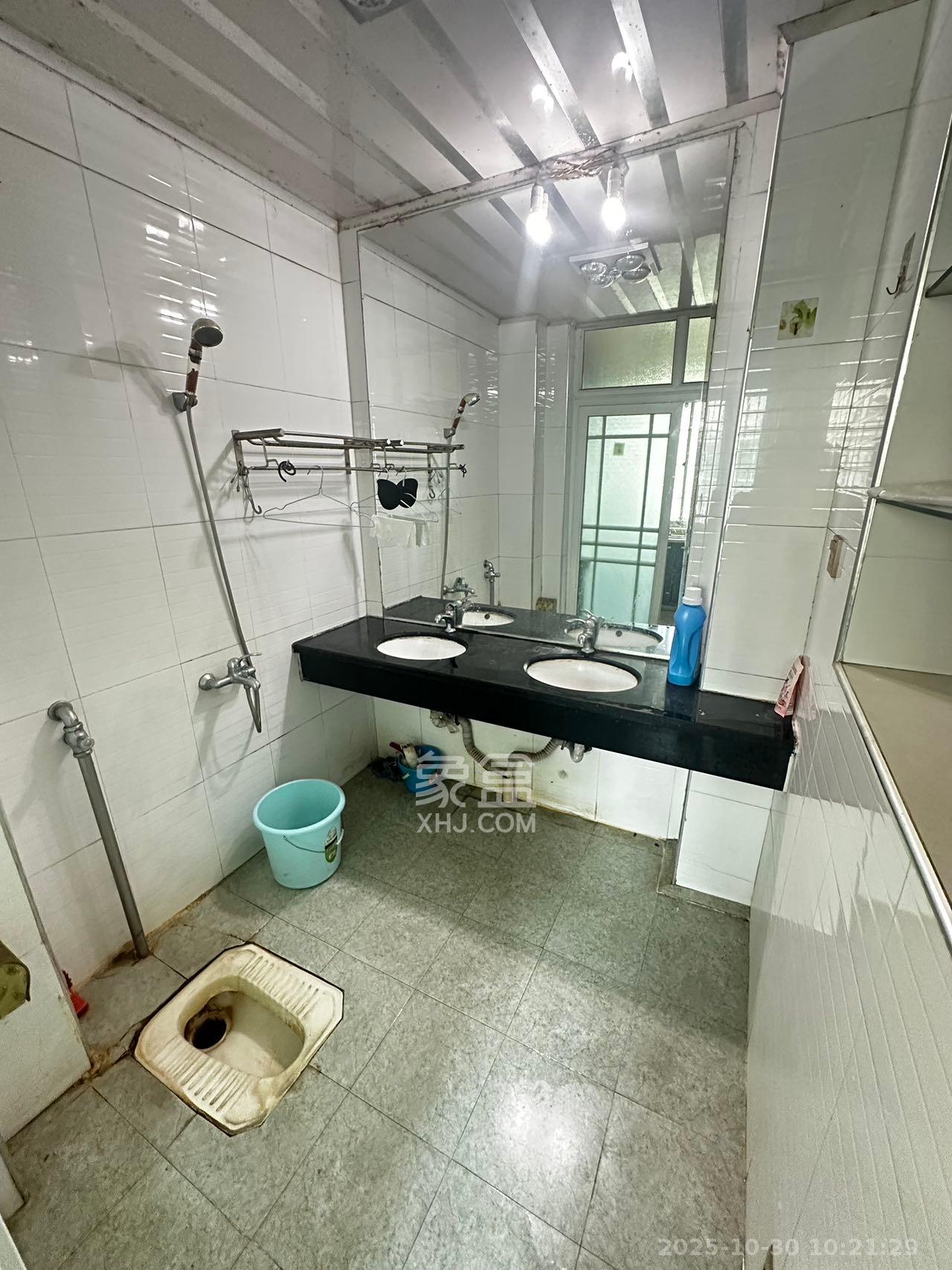 中南汽车世界 3室2厅1卫 1300.0元/月 中南汽车世界 3室2厅1卫 1300.0元/月室内图