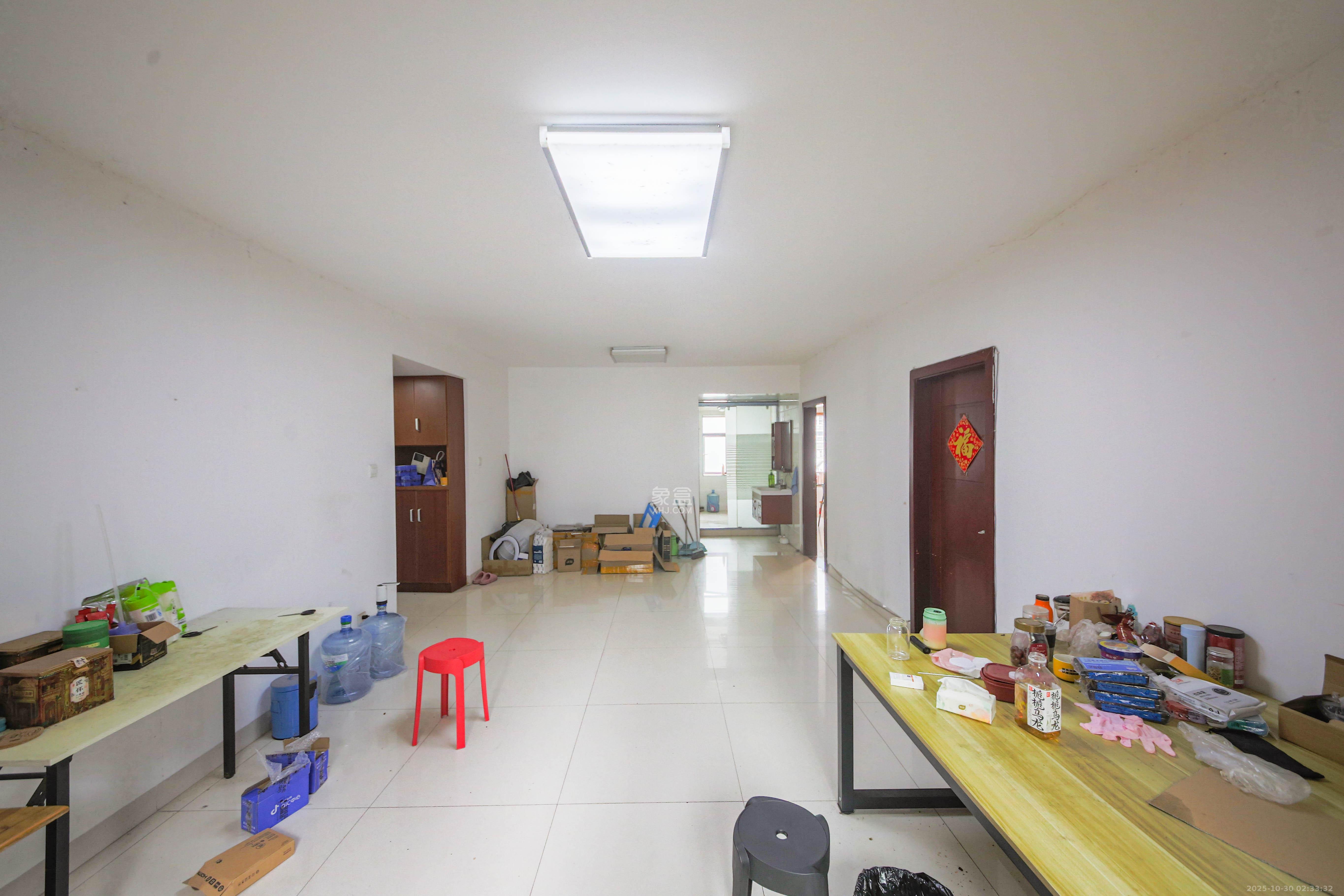 上峰苑(兰亭玥岛) 3室2厅1卫 92.0万 上峰苑(兰亭玥岛) 3室2厅1卫 92.0万客厅