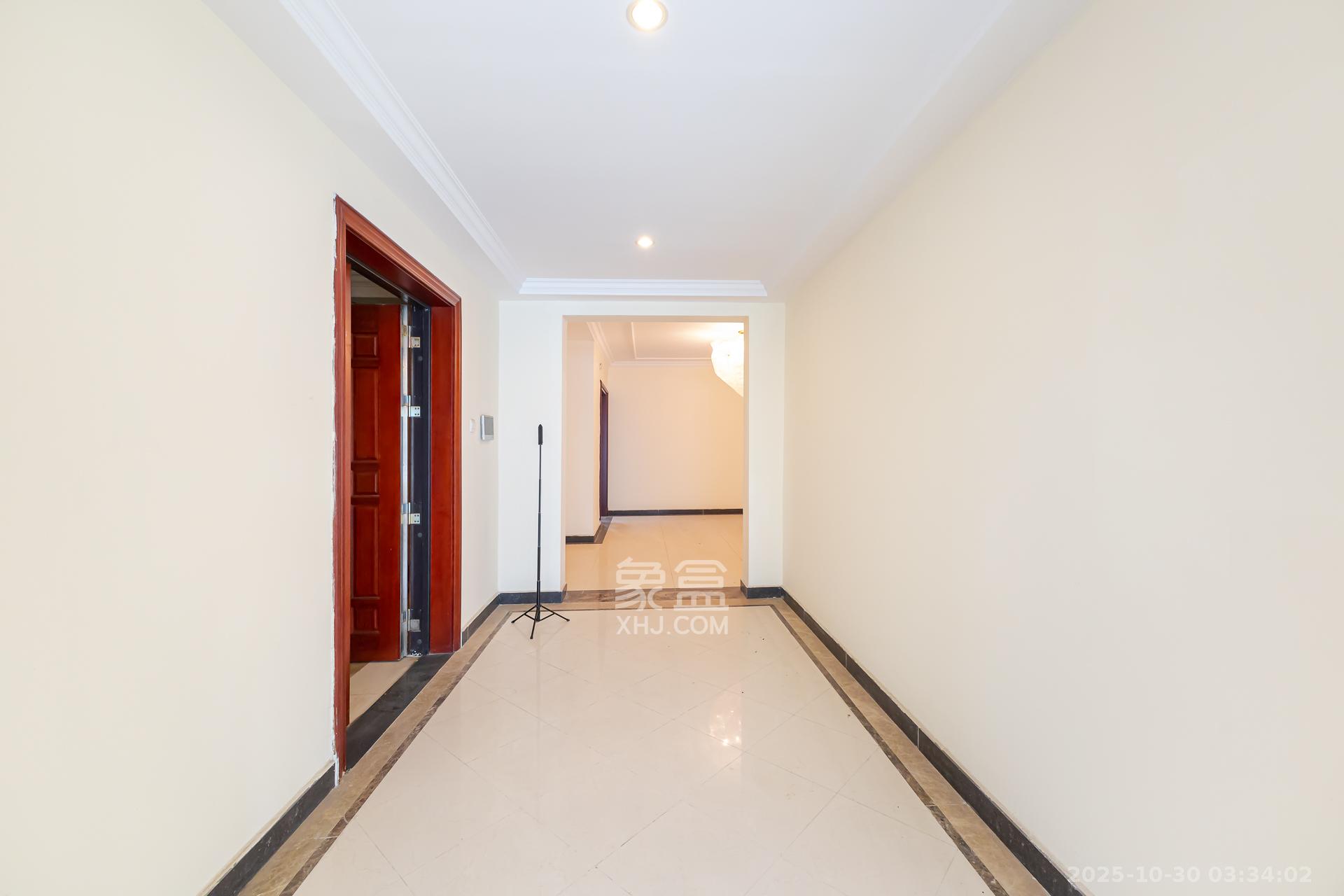 恒大名都  4室2厅4卫    125.0万 恒大名都  4室2厅4卫    125.0万客厅