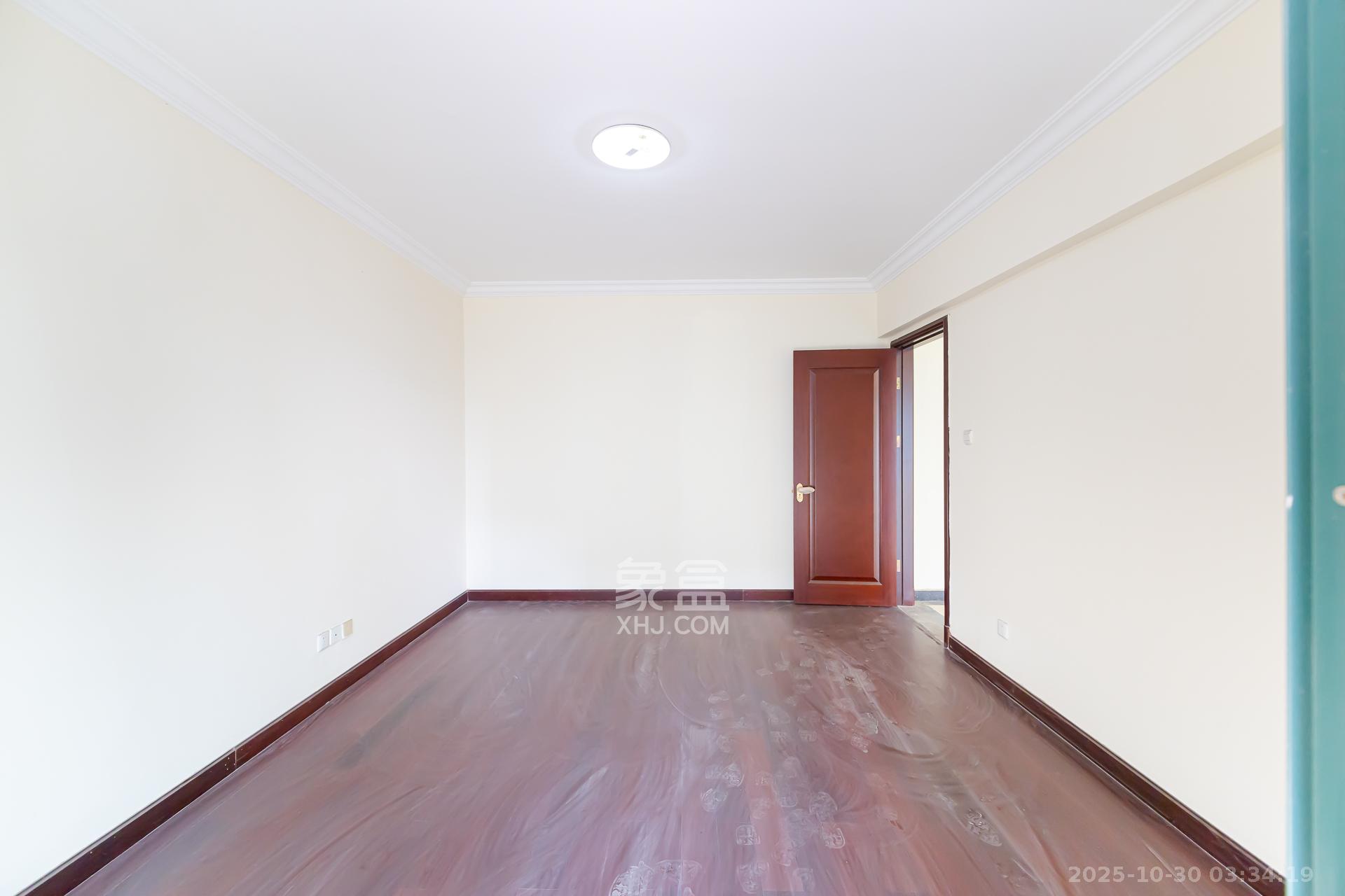 恒大名都  4室2厅4卫    125.0万 恒大名都  4室2厅4卫    125.0万卧室