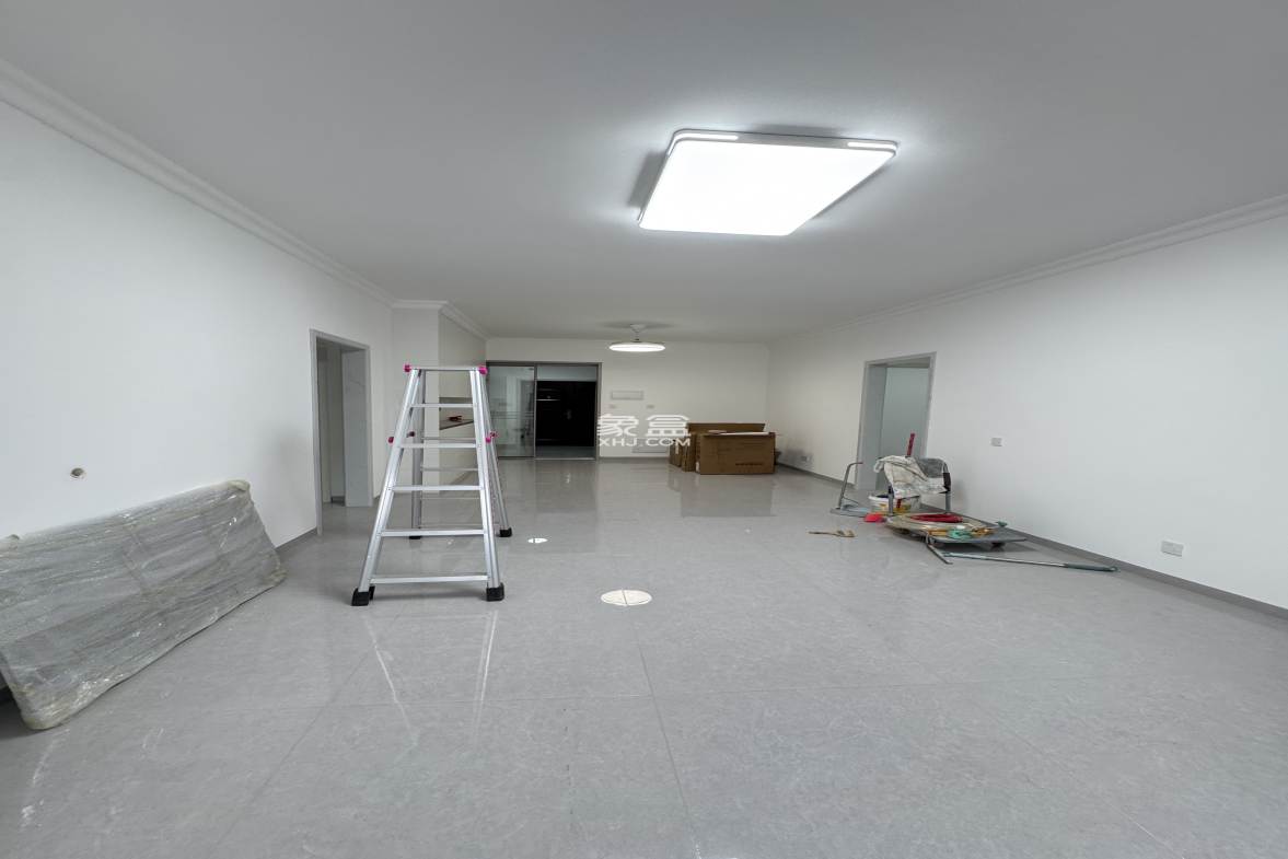 融冠亲城 4室2厅2卫 2800.0元/月 融冠亲城 4室2厅2卫 2800.0元/月室内图