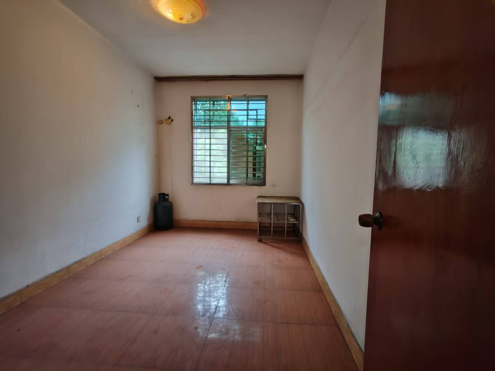 亘立龙凤小区  3室2厅1卫    39.8万客厅