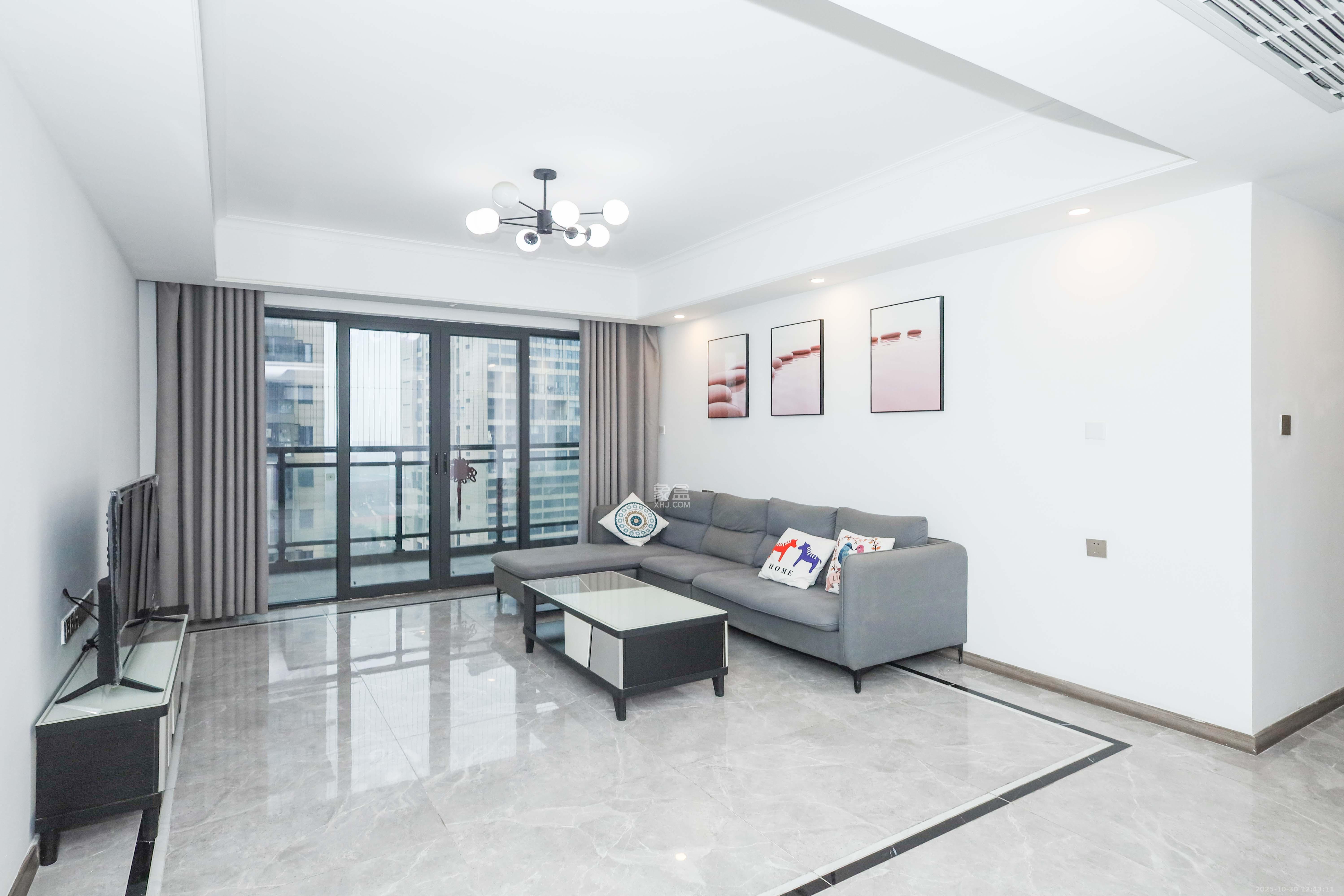 梦想新天地  4室2厅2卫    160.0万客厅