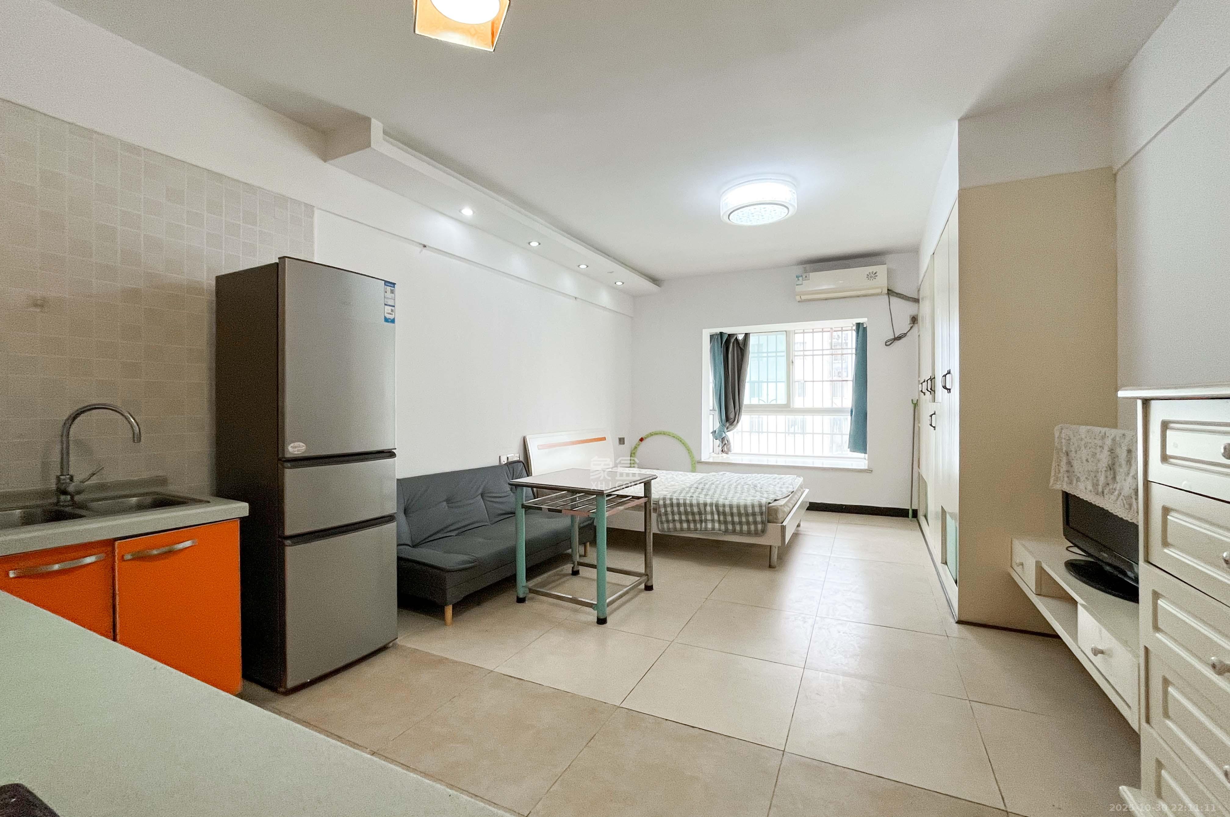 玛依拉山庄  1室1厅1卫    40.0万客厅