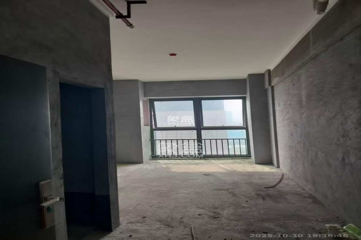 绿地商务广场 1室0厅0卫 1100.0元/月 绿地商务广场 1室0厅0卫 1100.0元/月室内图