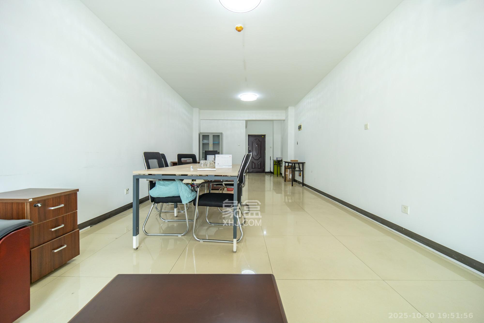 星大峰汇商务楼  1室1厅1卫    1800.0元/月室内图