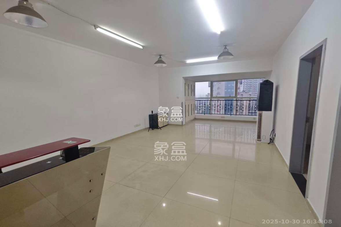 兴威名座 3室2厅1卫 3500.0元/月 兴威名座 3室2厅1卫 3500.0元/月室内图