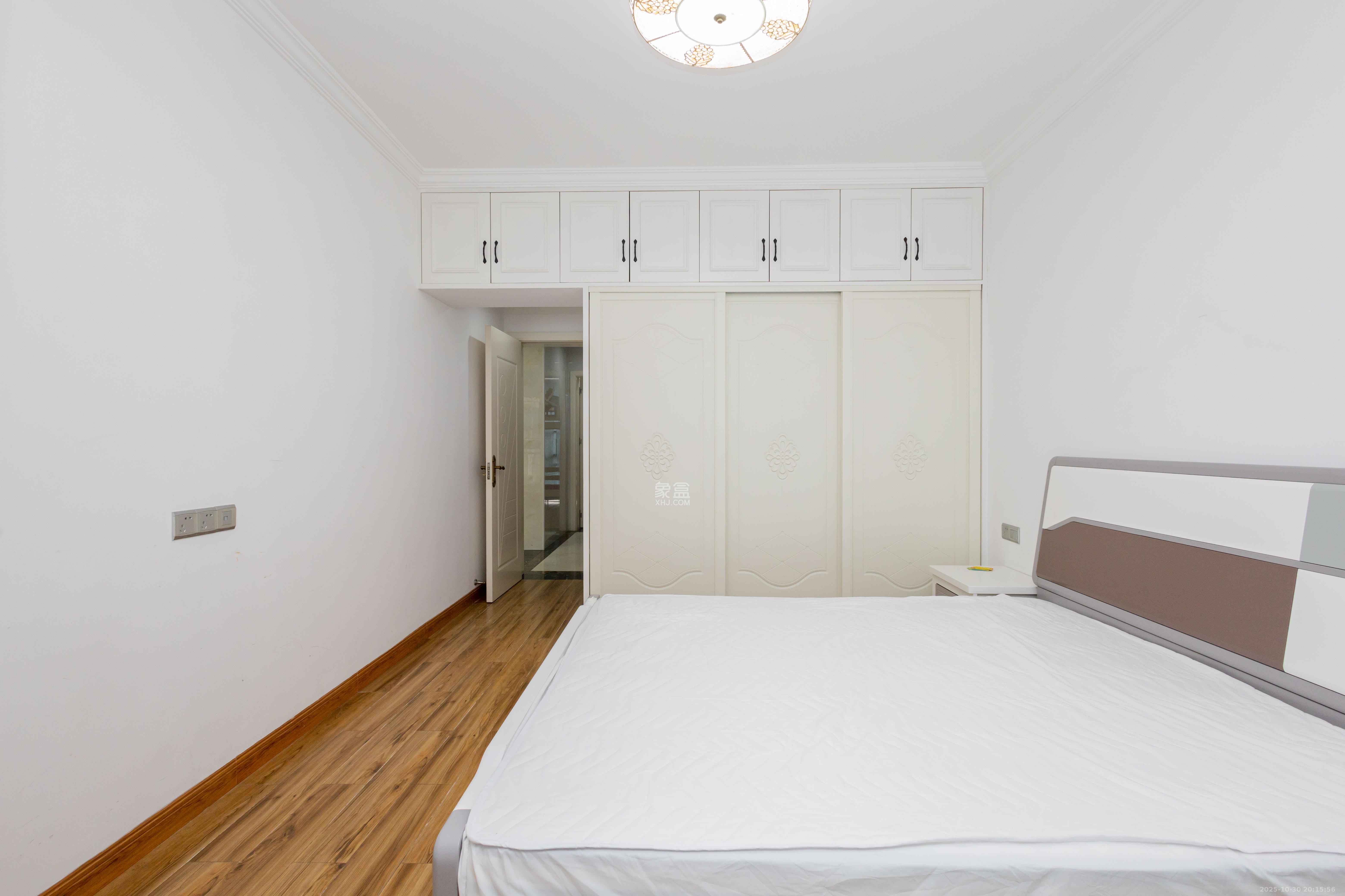 旭辉华庭  3室2厅2卫    75.0万卧室