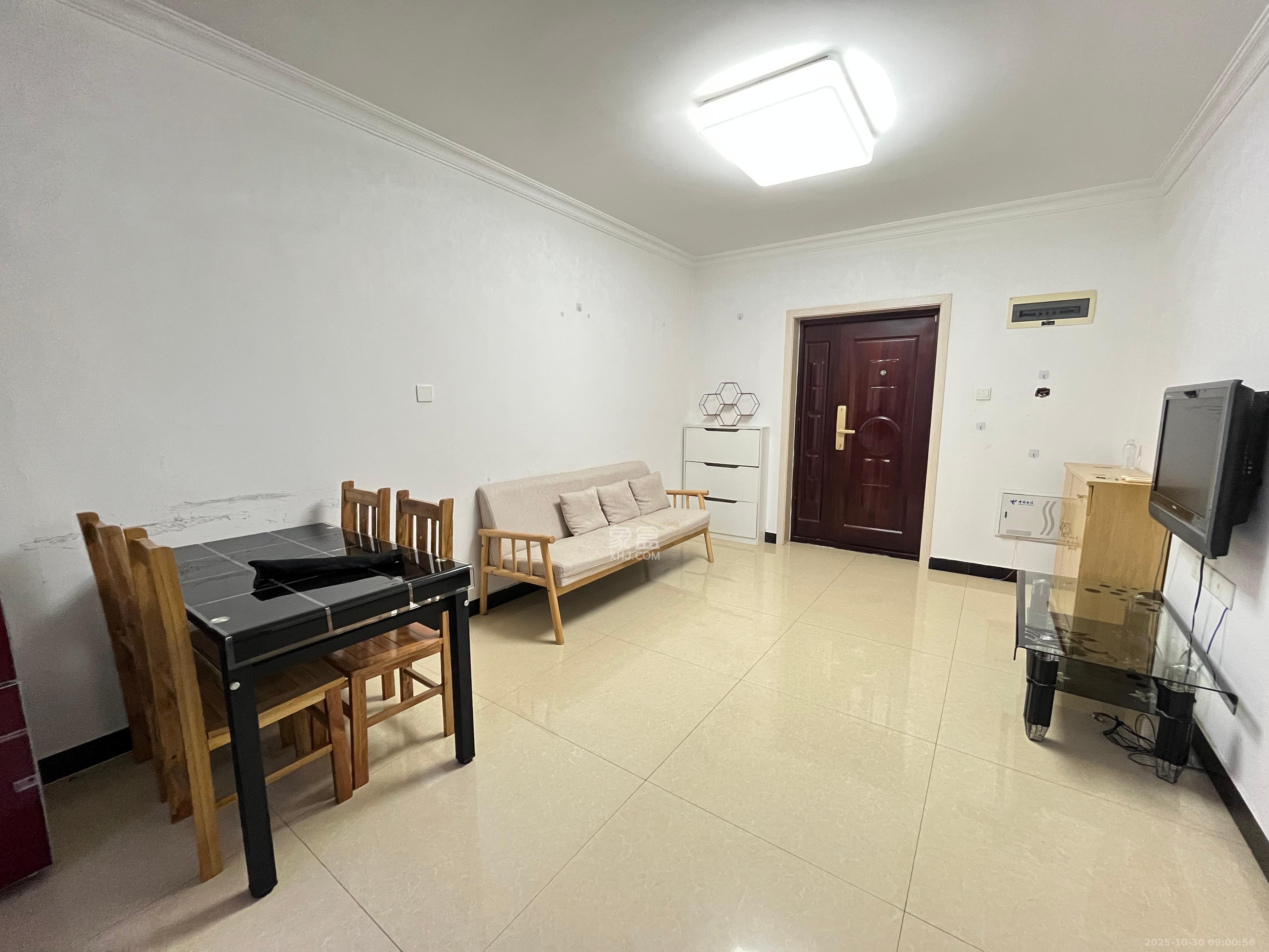 绿地中央广场 2室2厅1卫 2300.0元/月 绿地中央广场 2室2厅1卫 2300.0元/月室内图