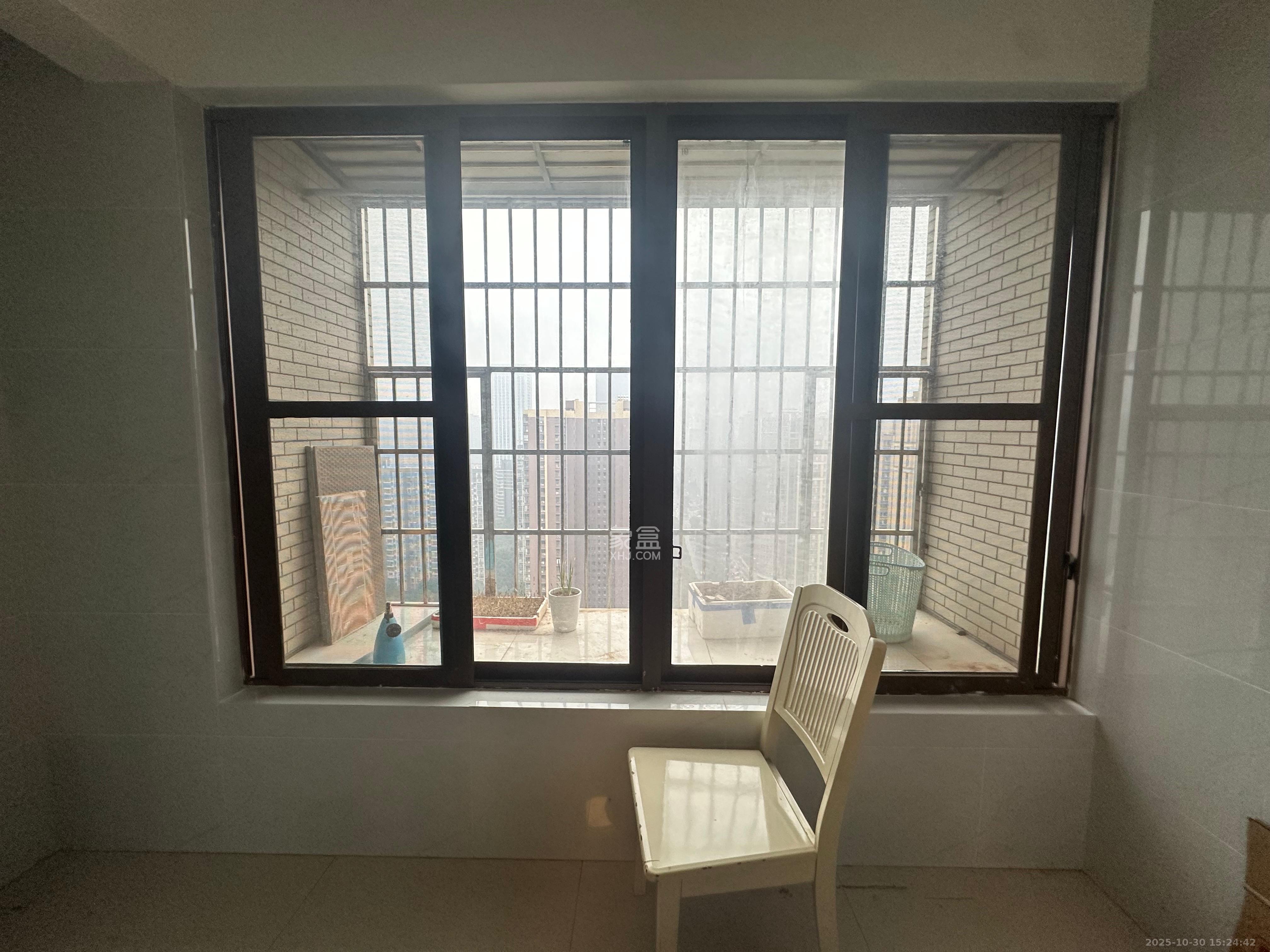 湖湾世景  3室2厅1卫    1700.0元/月 湖湾世景  3室2厅1卫    1700.0元/月室内图