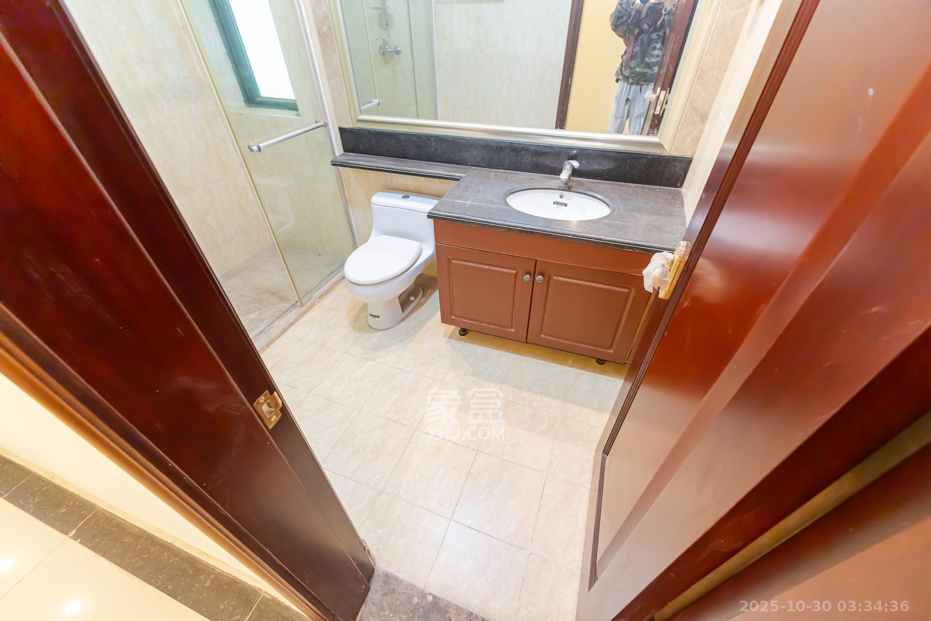 恒大名都  4室2厅4卫    125.0万 恒大名都  4室2厅4卫    125.0万卫生间