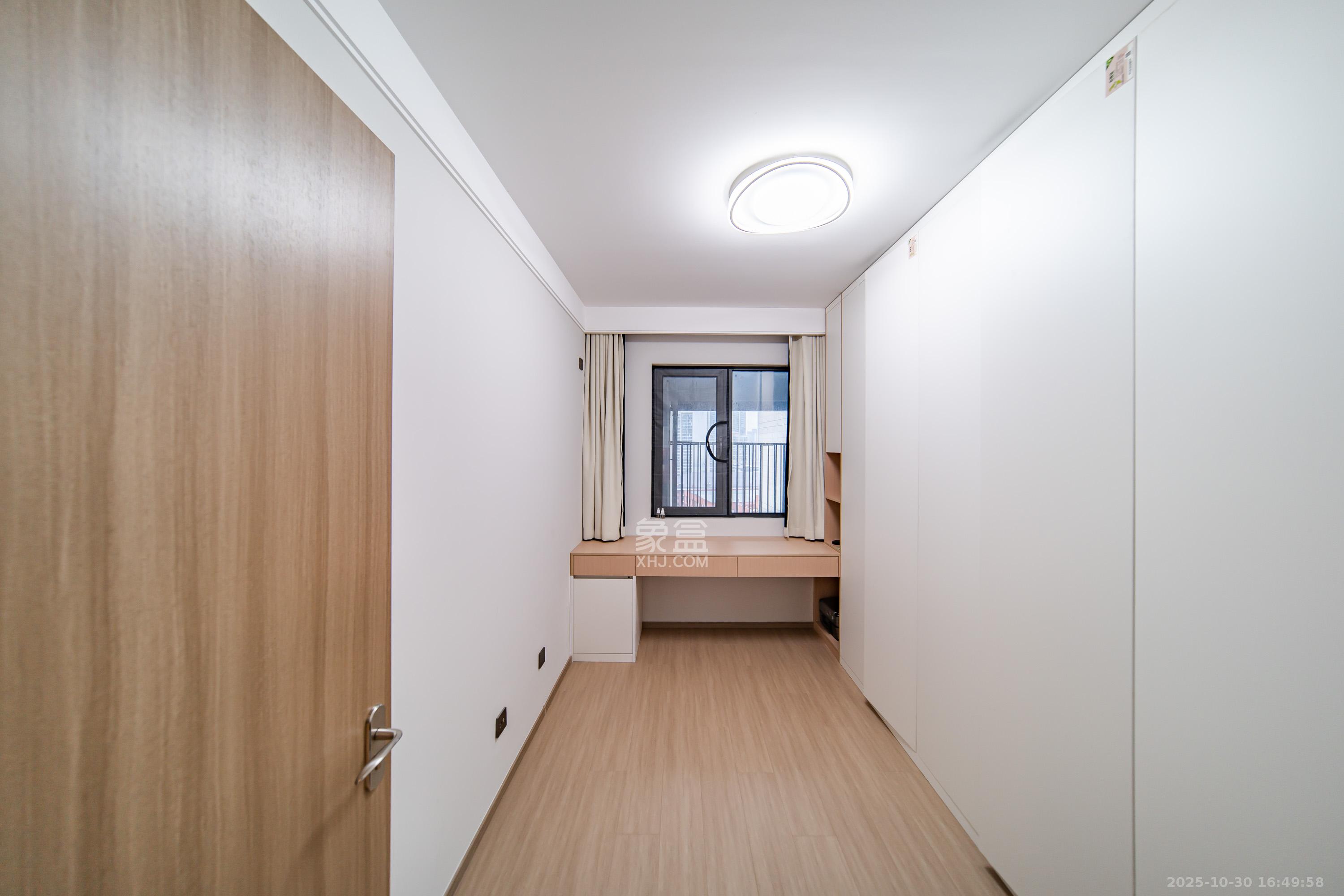 华润凯旋门二期  3室2厅2卫    140.0万卧室