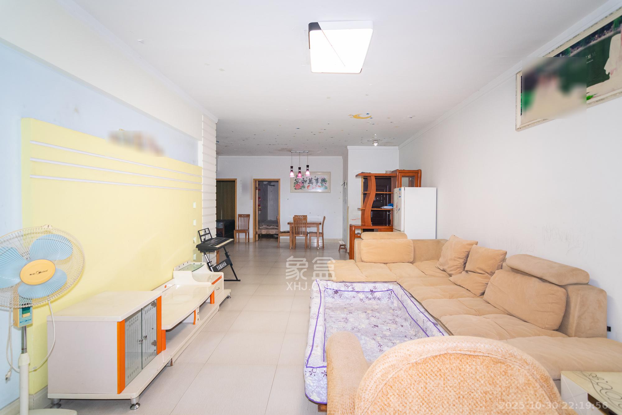 望福佳园  3室2厅2卫    42.0万 望福佳园  3室2厅2卫    42.0万客厅