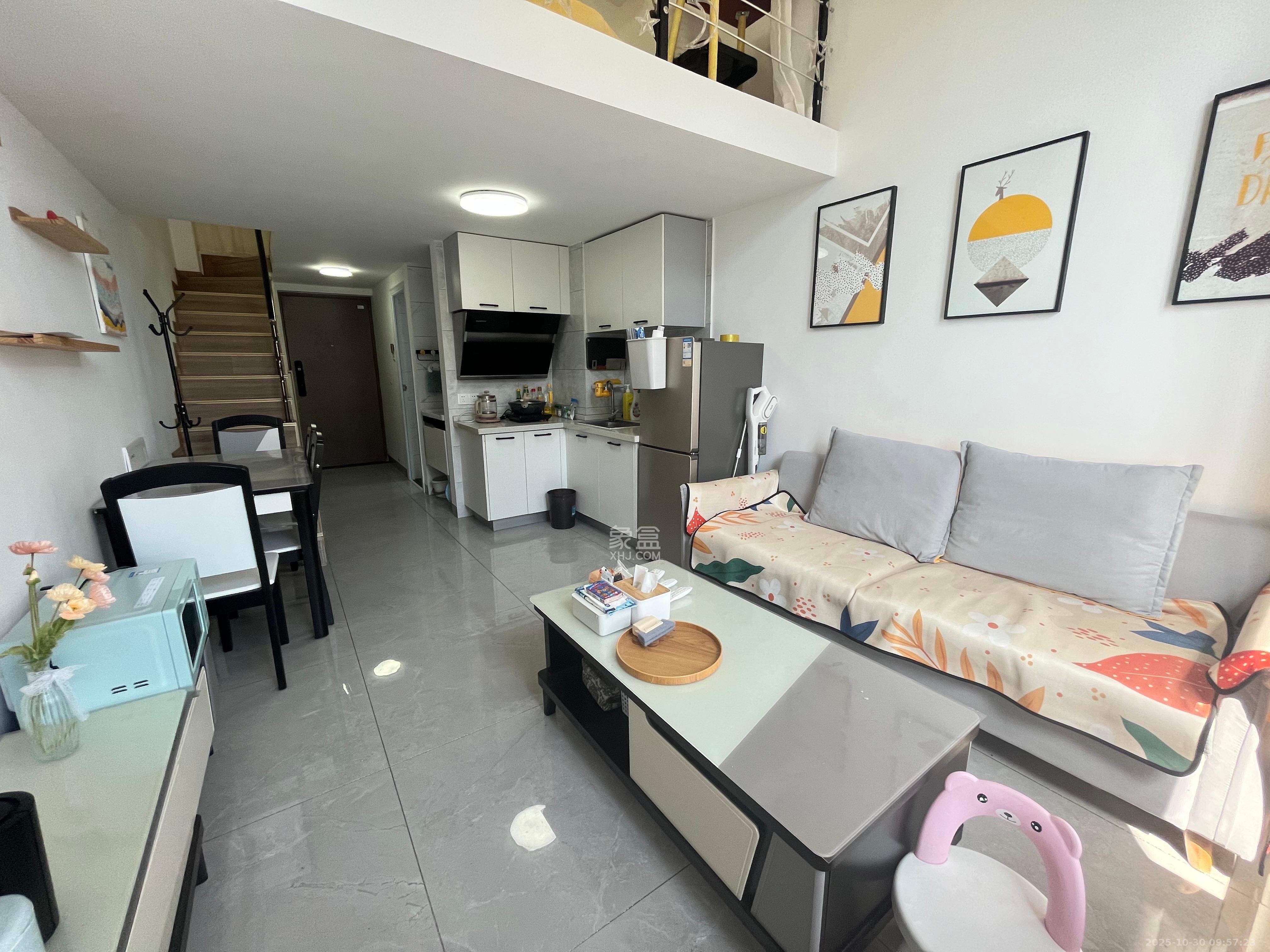 弘坤云寓  1室1厅1卫    2200.0元/月 弘坤云寓  1室1厅1卫    2200.0元/月室内图