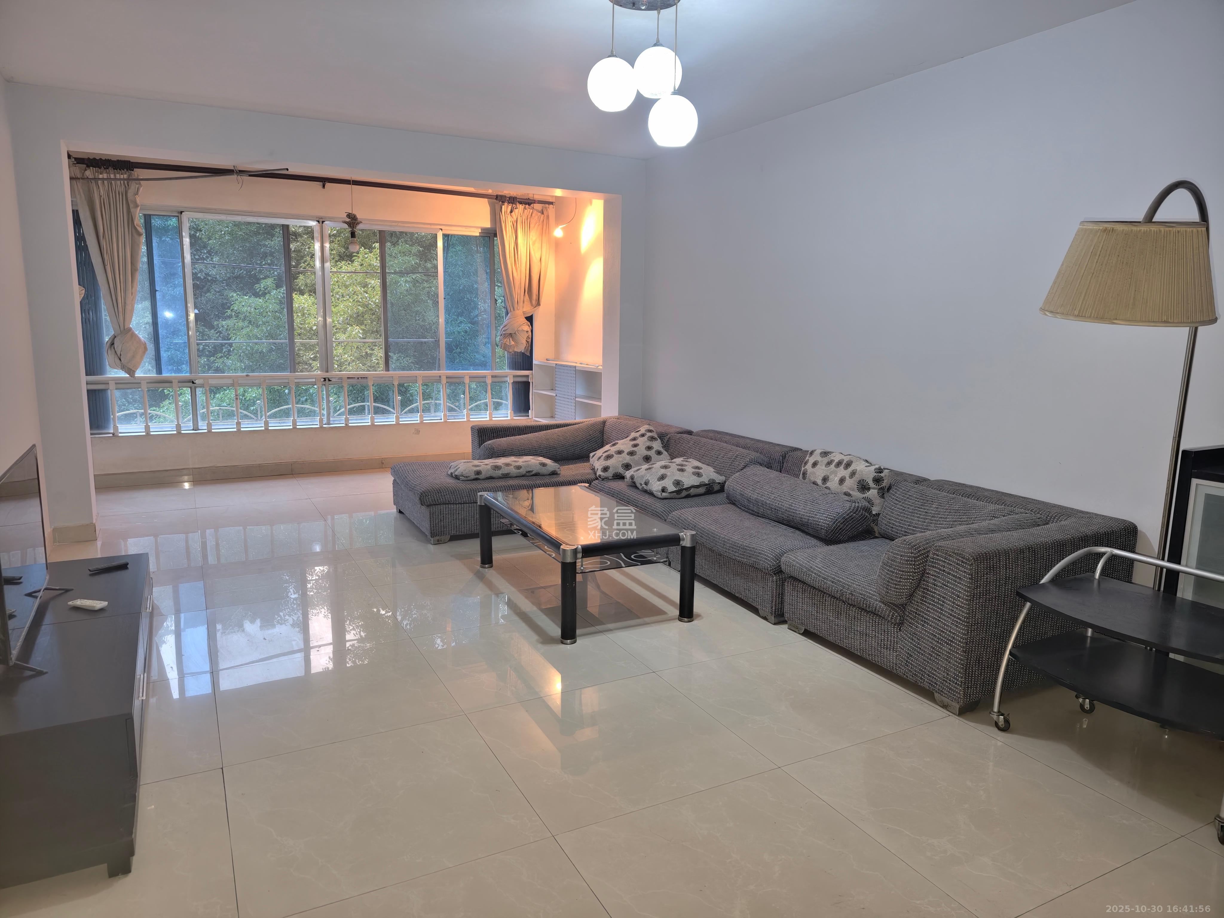 翡翠林居 3室2厅2卫 1800.0元/月 翡翠林居 3室2厅2卫 1800.0元/月室内图