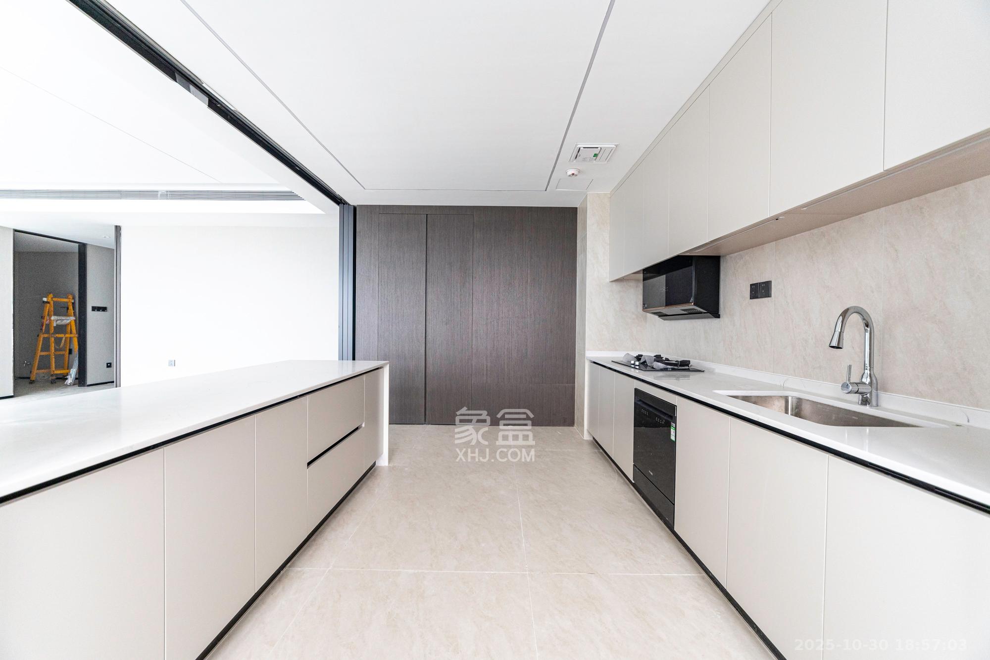 万科松湖天地  4室2厅4卫    478.0万 万科松湖天地  4室2厅4卫    478.0万厨房