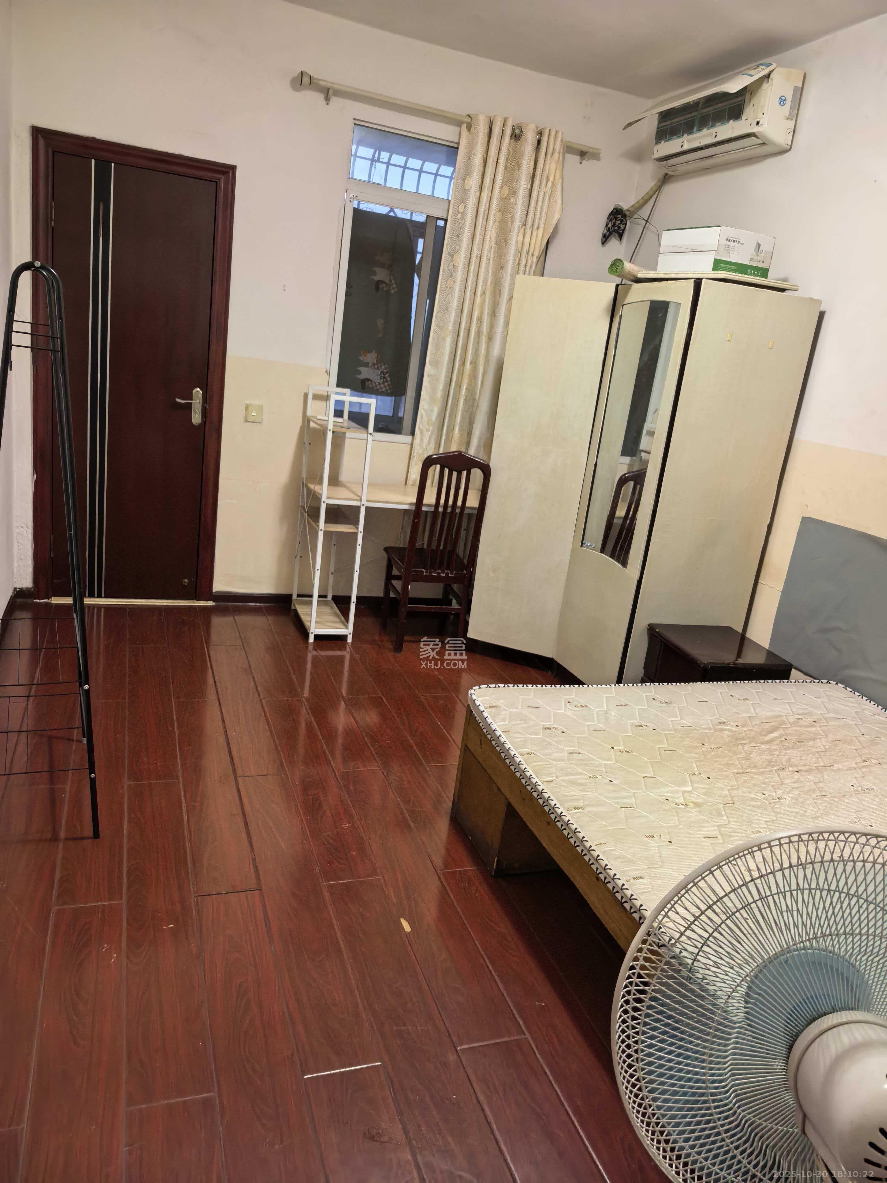 市直属机关宿舍  2室1厅1卫    1500.0元/月室内图