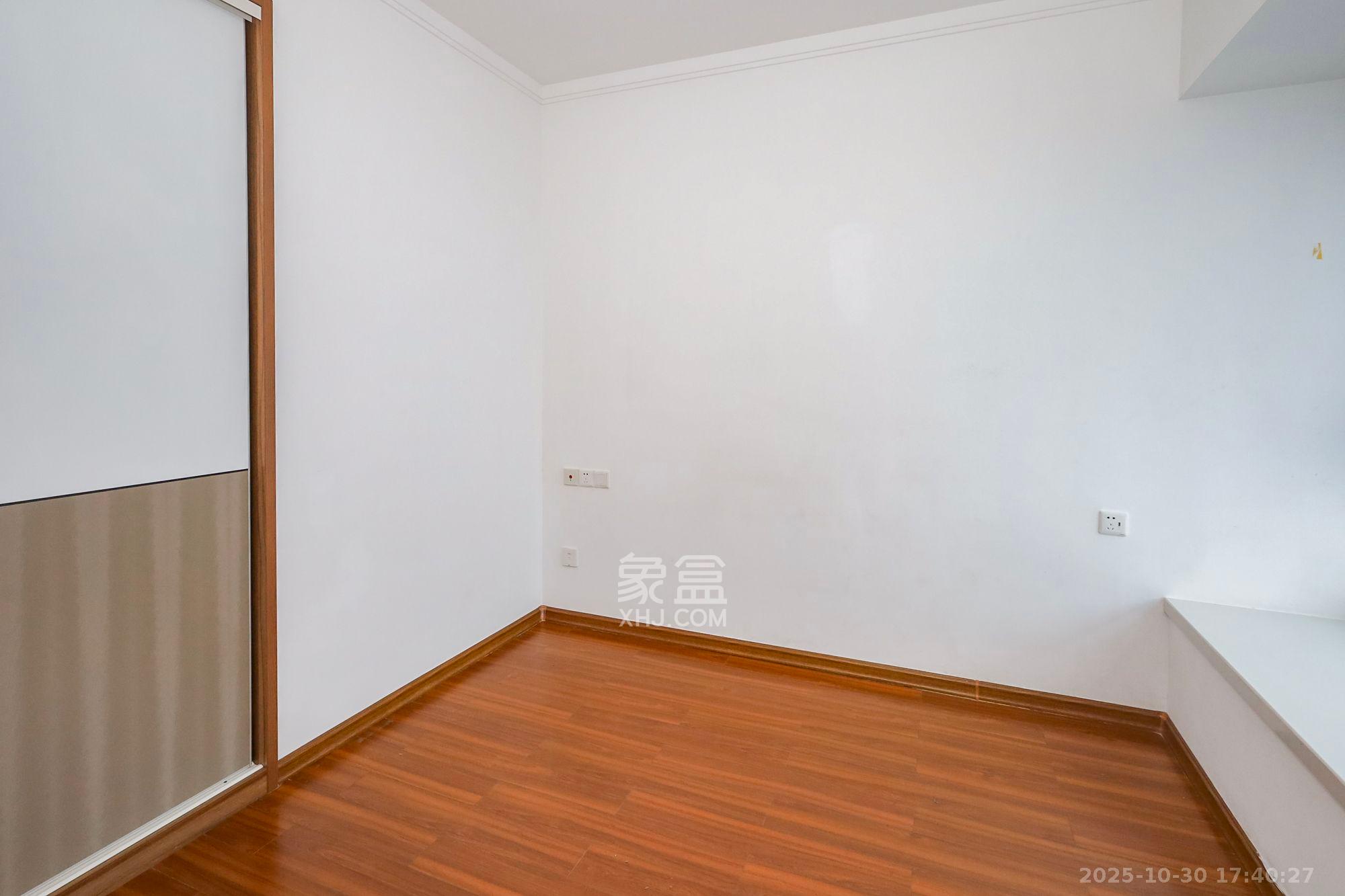 龙湖水晶郦城  3室2厅1卫    2800.0元/月室内图