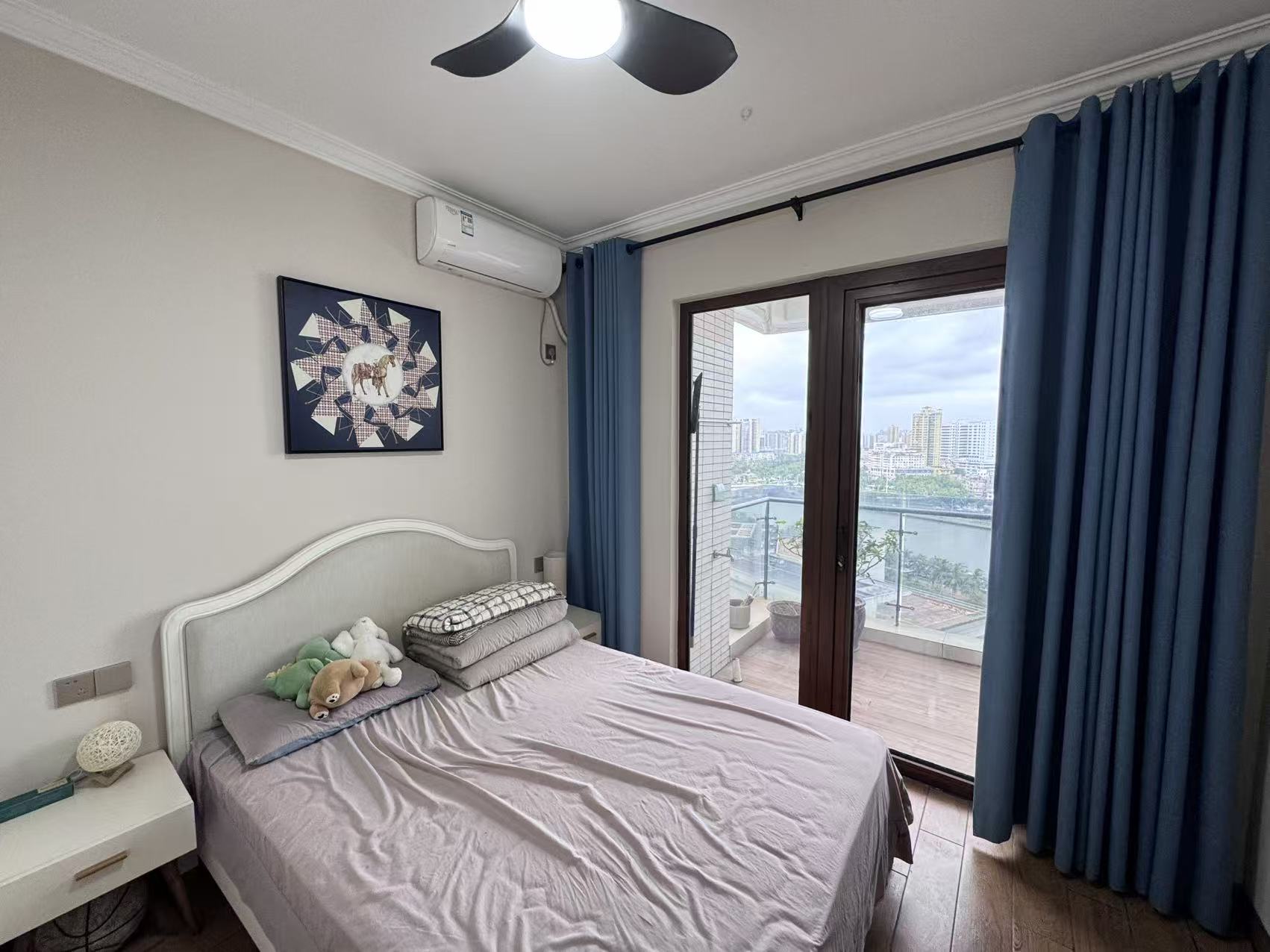 西溪里二期  3室2厅2卫    265.0万客厅