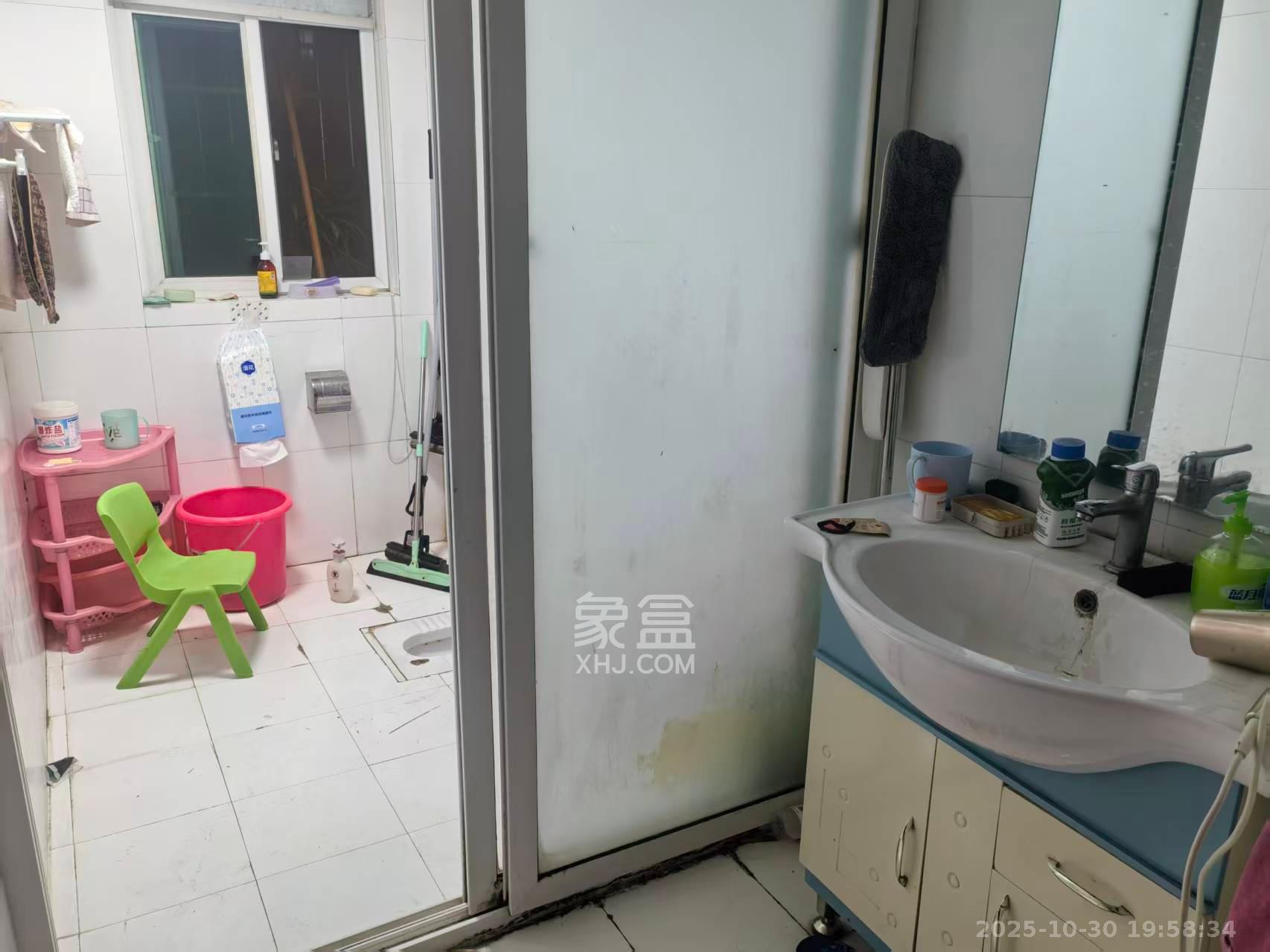 麓谷加州阳光  3室2厅2卫    2600.0元/月室内图