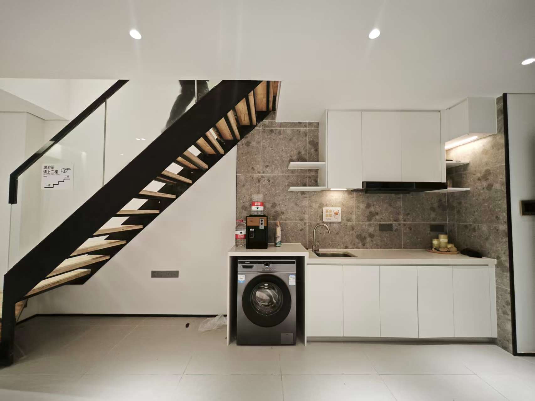 海航豪庭南苑  1室1厅2卫    2600.0元/月室内图