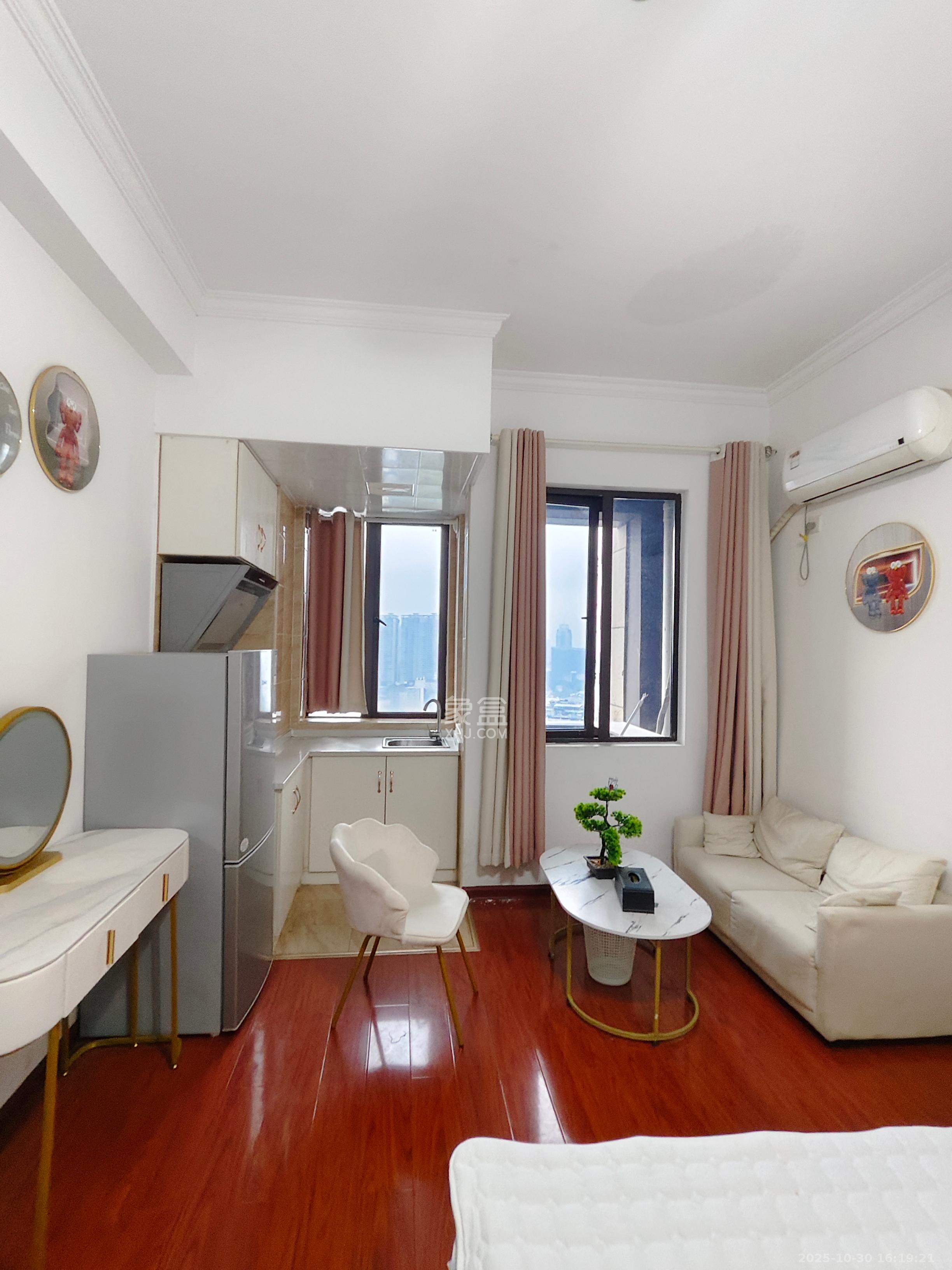 长房天翼未来城  1室1厅1卫    1500.0元/月 长房天翼未来城  1室1厅1卫    1500.0元/月室内图