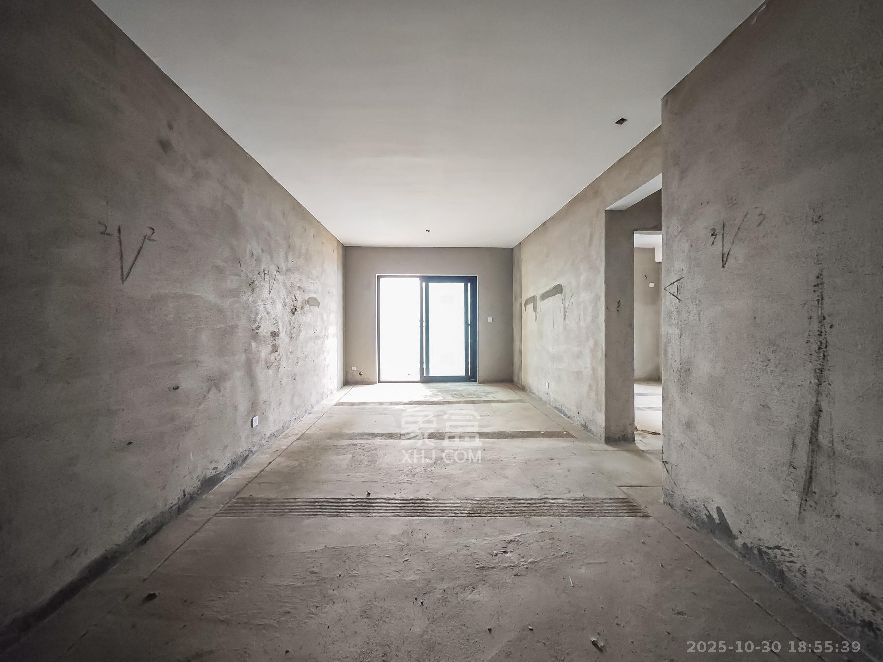 金辉优步湖畔  3室2厅2卫    60.0万 金辉优步湖畔  3室2厅2卫    60.0万客厅