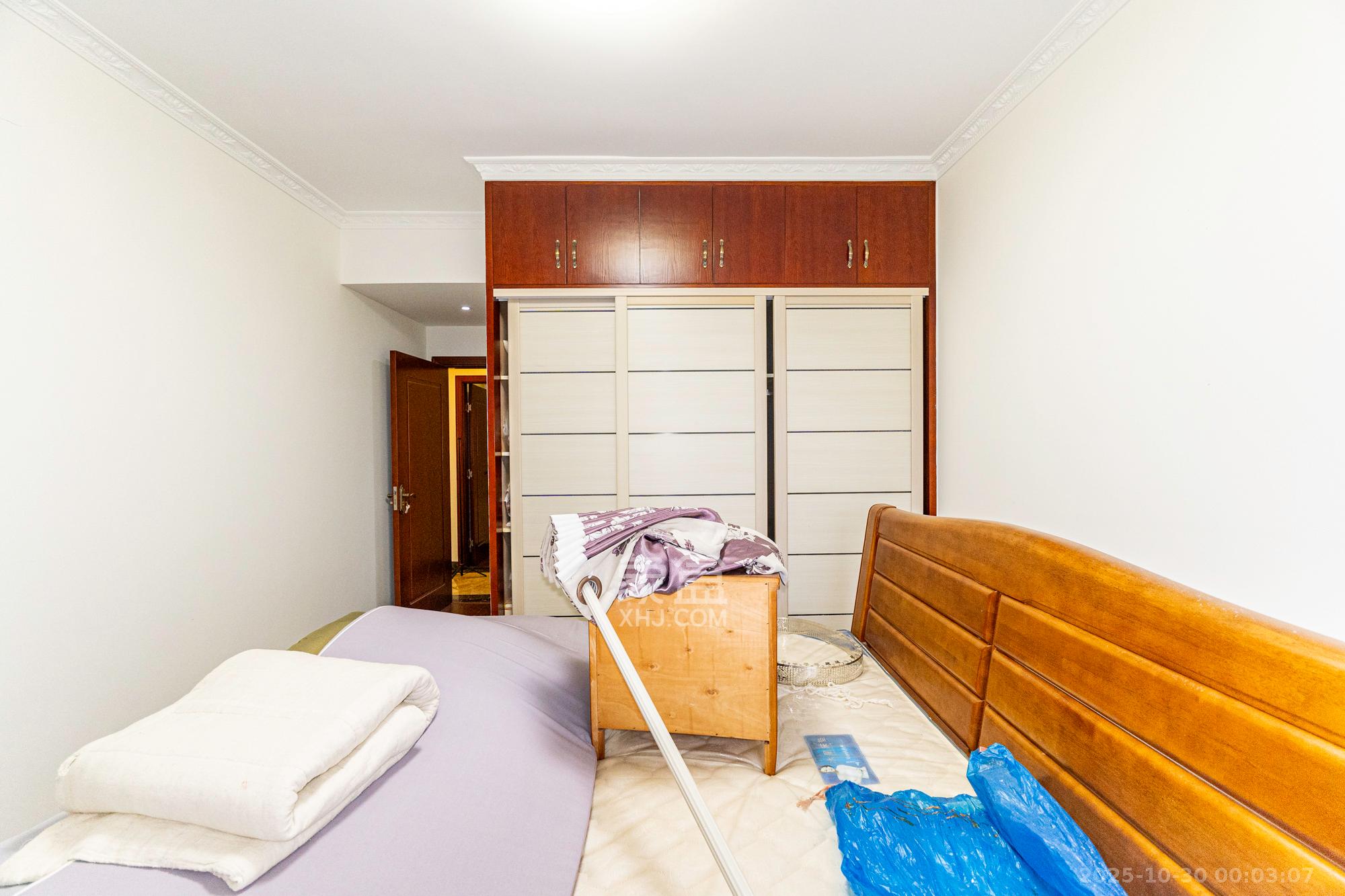 盛地尊域  4室2厅2卫    68.0万卧室