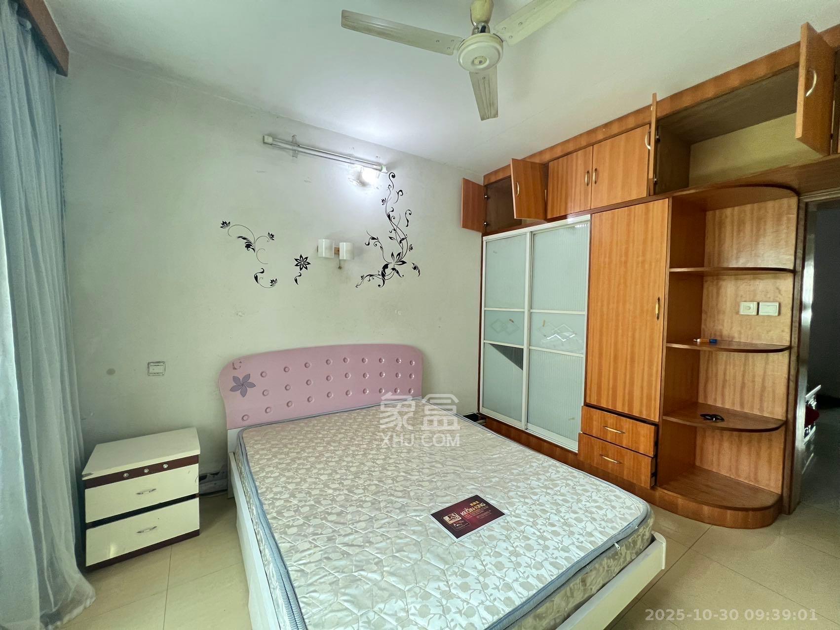 中南汽车世界 2室2厅1卫 1300.0元/月 中南汽车世界 2室2厅1卫 1300.0元/月室内图