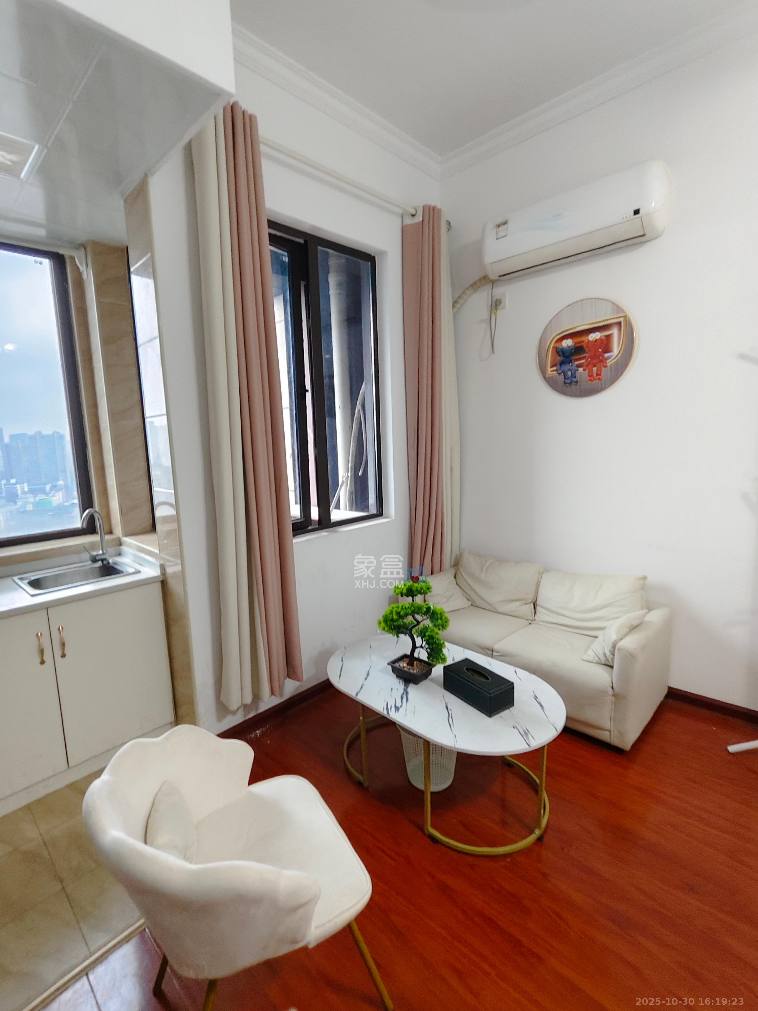 长房天翼未来城  1室1厅1卫    1500.0元/月 长房天翼未来城  1室1厅1卫    1500.0元/月室内图