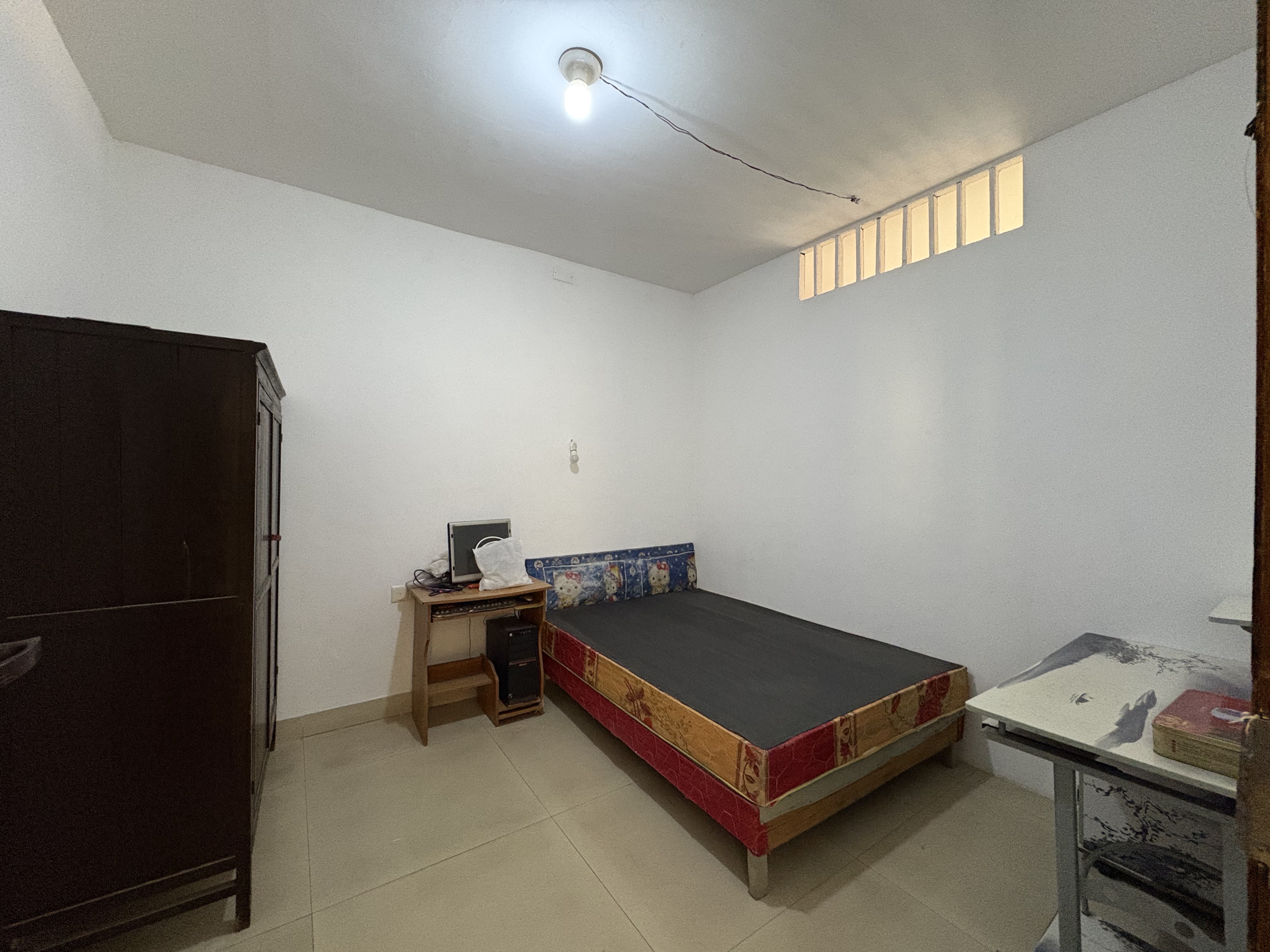 王家小区  4室2厅2卫    52.0万客厅