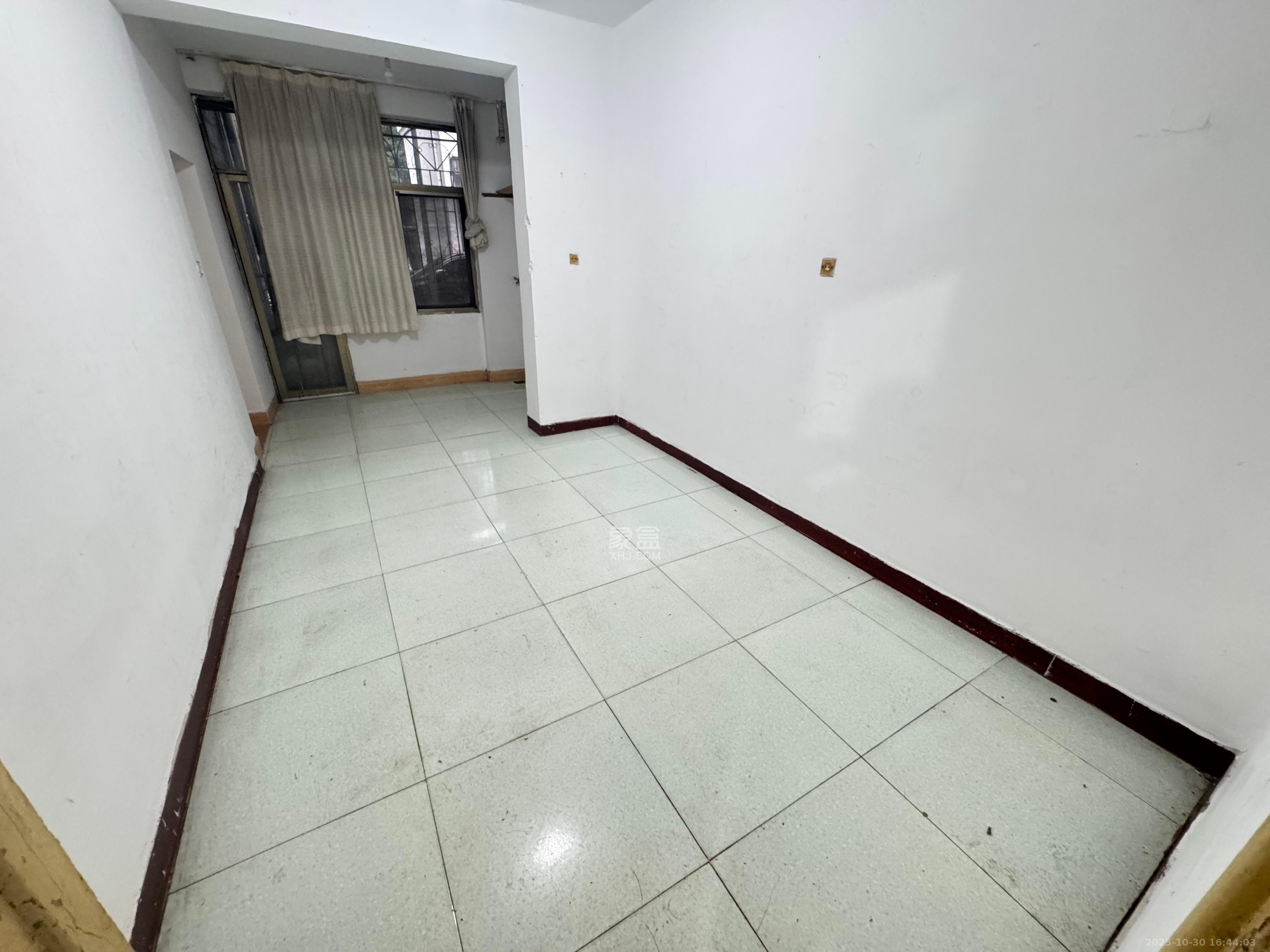 省政府机关梓园住宅区 3室1厅1卫 2300.0元/月 省政府机关梓园住宅区 3室1厅1卫 2300.0元/月室内图