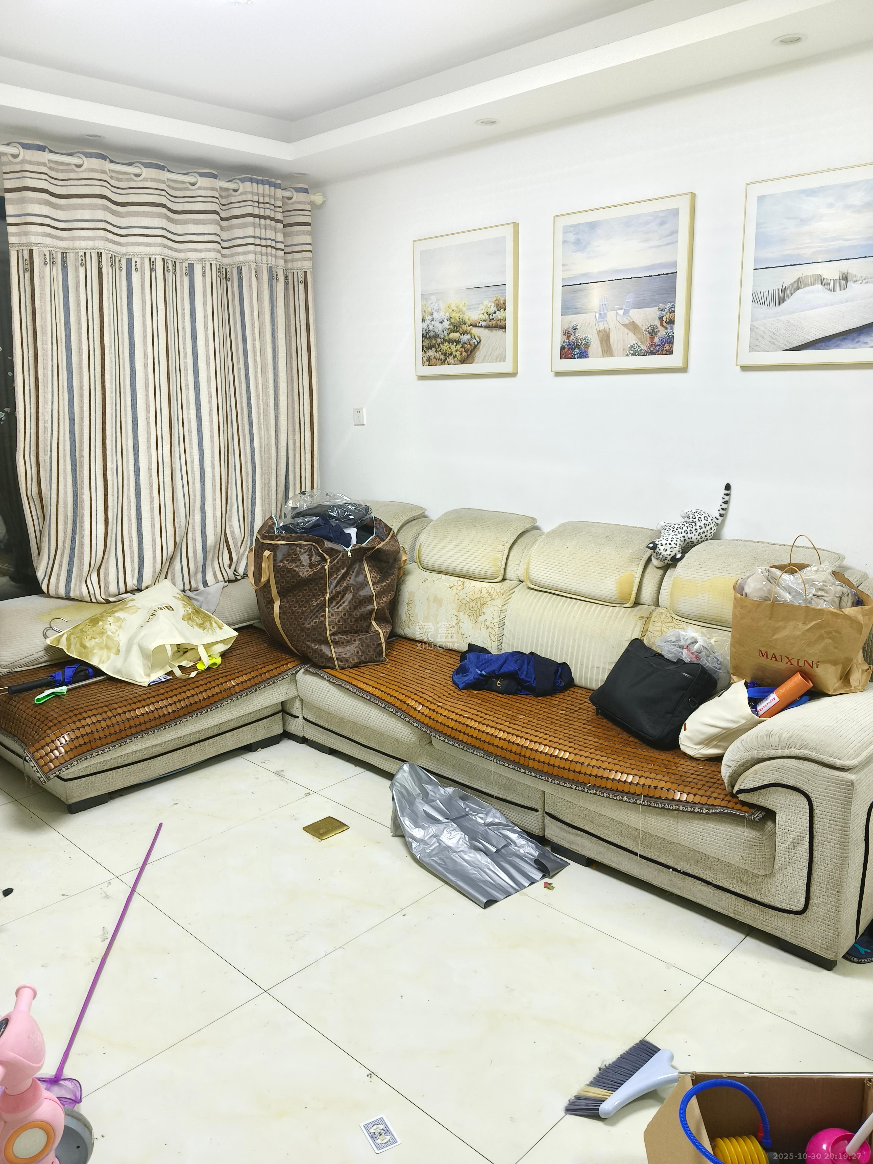 绿洲花园  3室2厅2卫    2700.0元/月