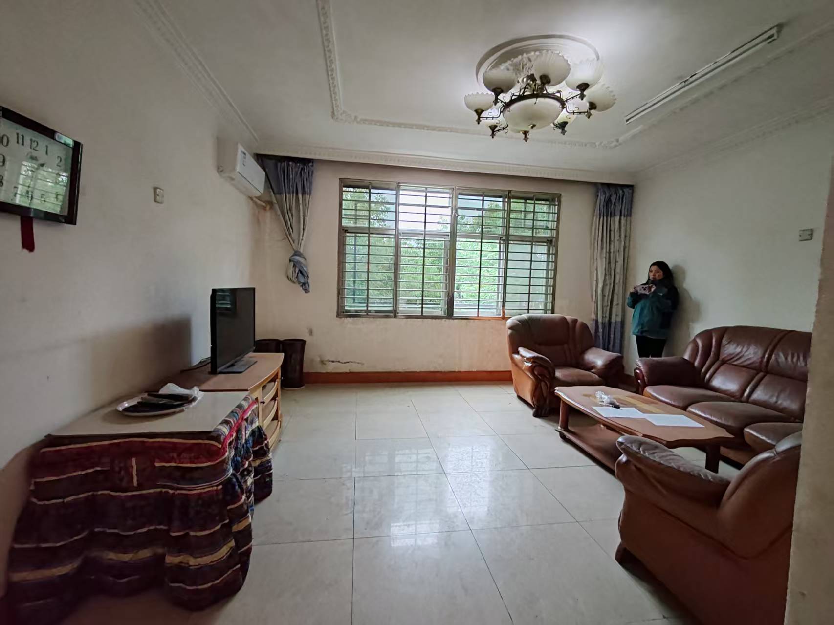 亘立龙凤小区  3室2厅1卫    39.8万客厅