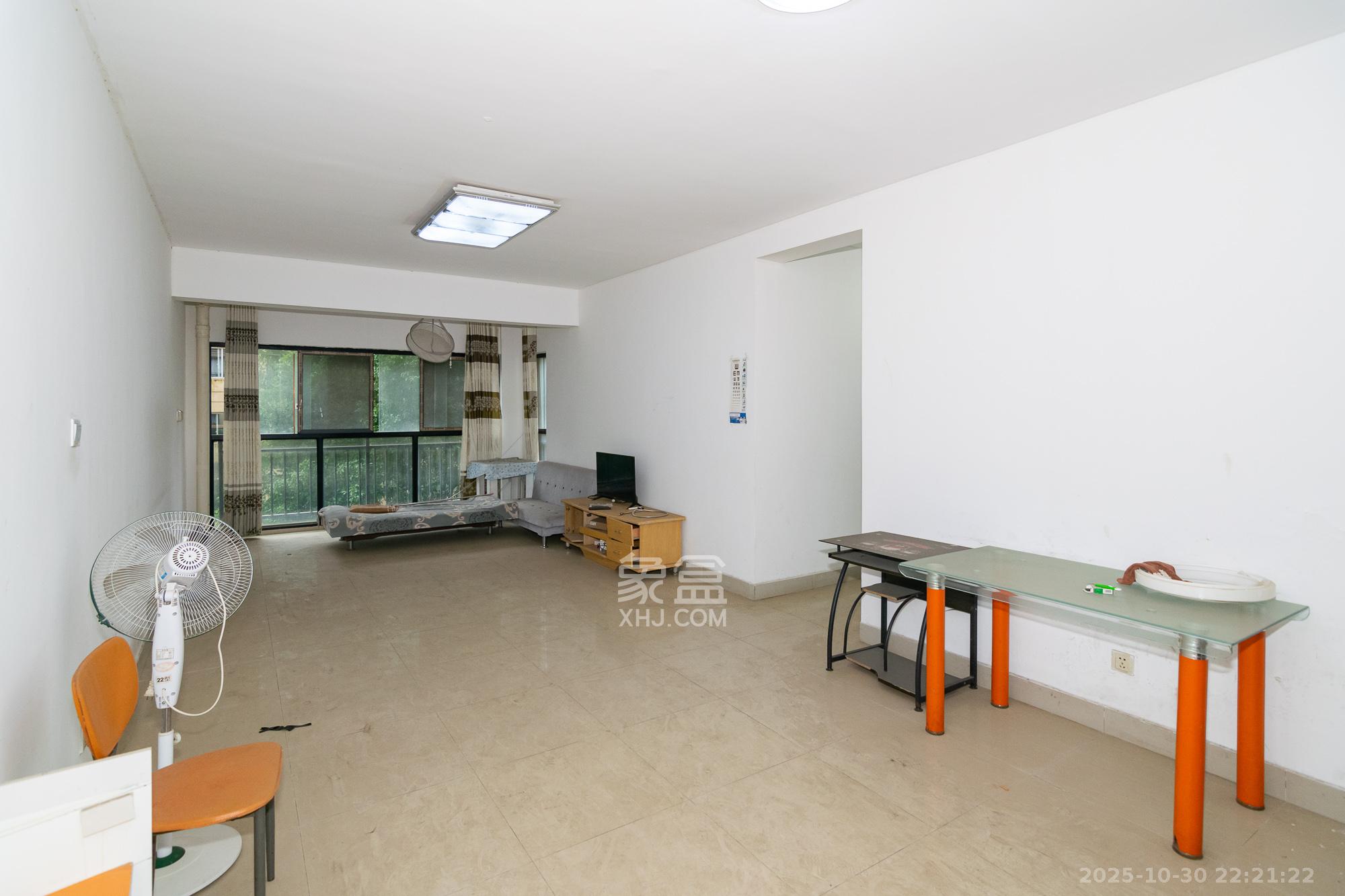 晟通城  3室1厅1卫    38.0万客厅