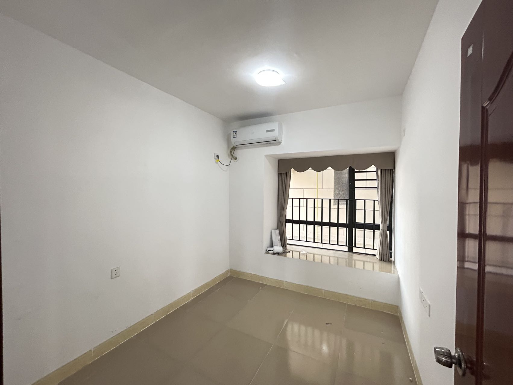 天德园  4室2厅2卫    3200.0元/月 天德园  4室2厅2卫    3200.0元/月室内图