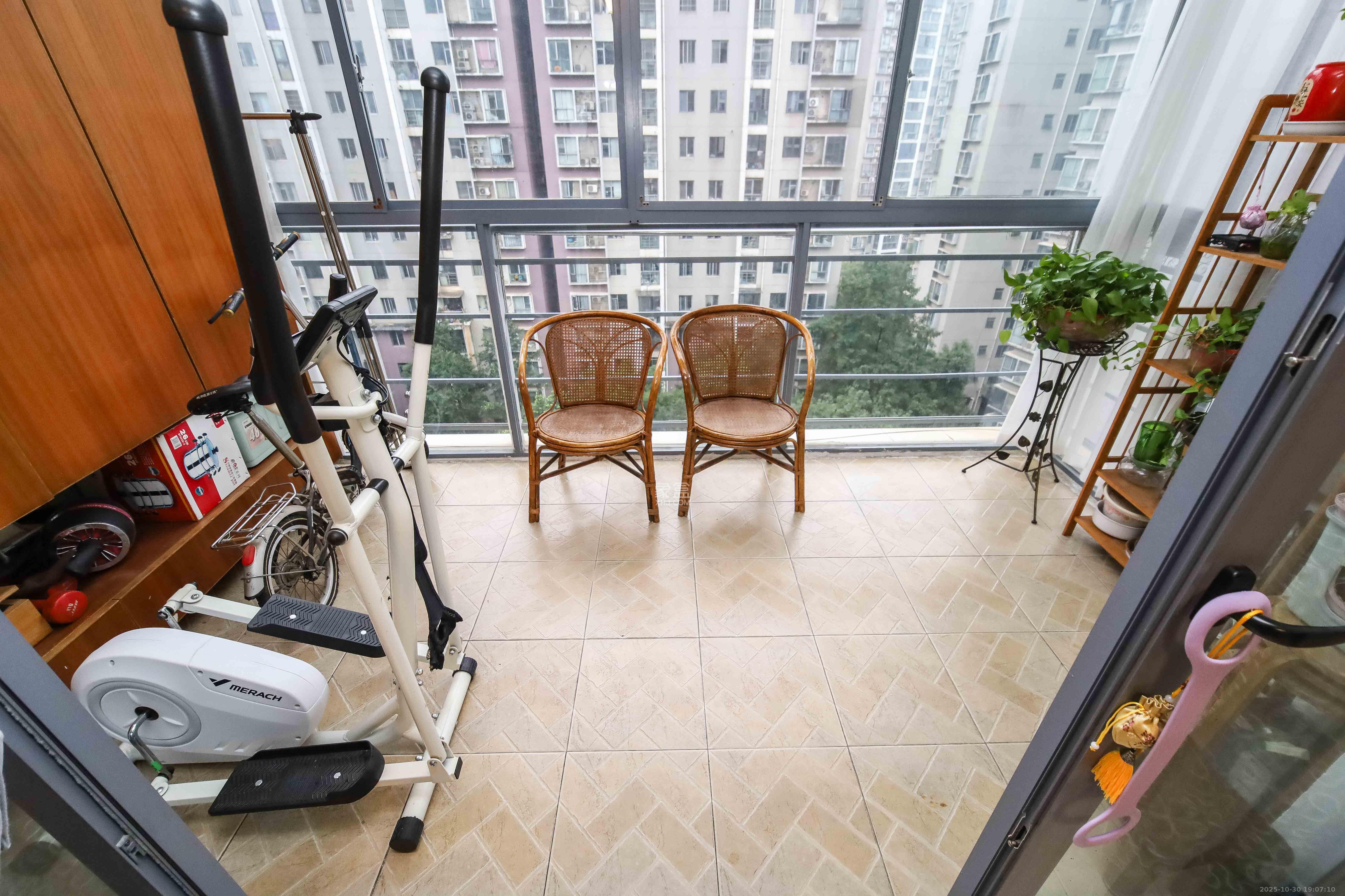 银港水晶城 3室2厅2卫 108.0万 银港水晶城 3室2厅2卫 108.0万阳台