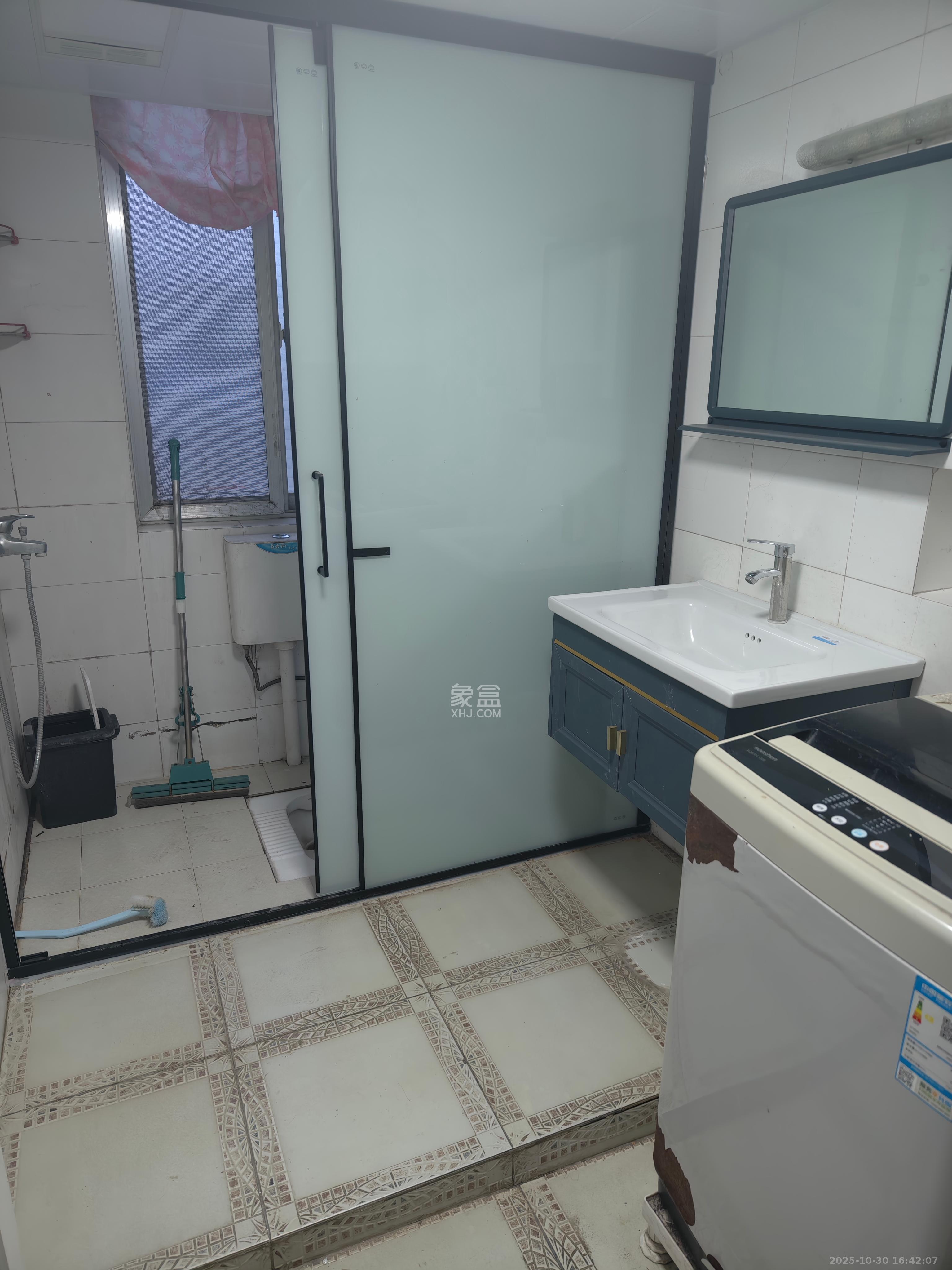 翡翠林居  3室2厅2卫    1800.0元/月室内图