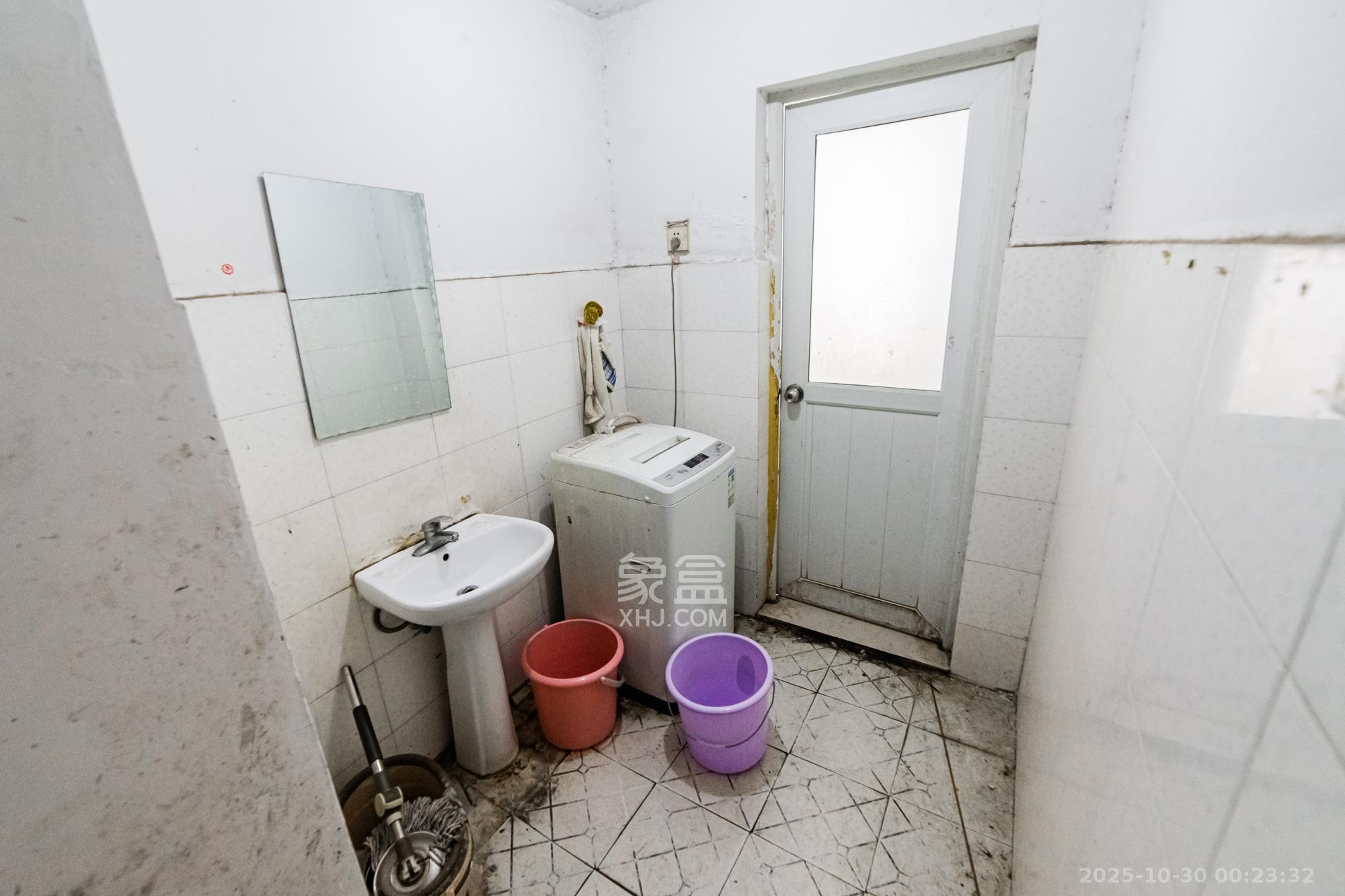 滨江君悦香邸  3室0厅0卫    120.0万卫生间