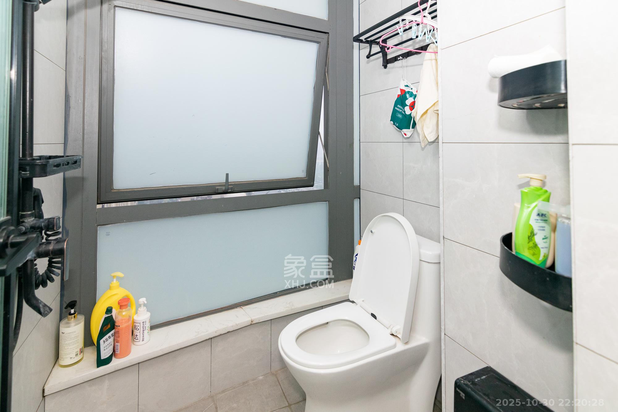 正荣财富中心  1室1厅1卫    38.0万卫生间