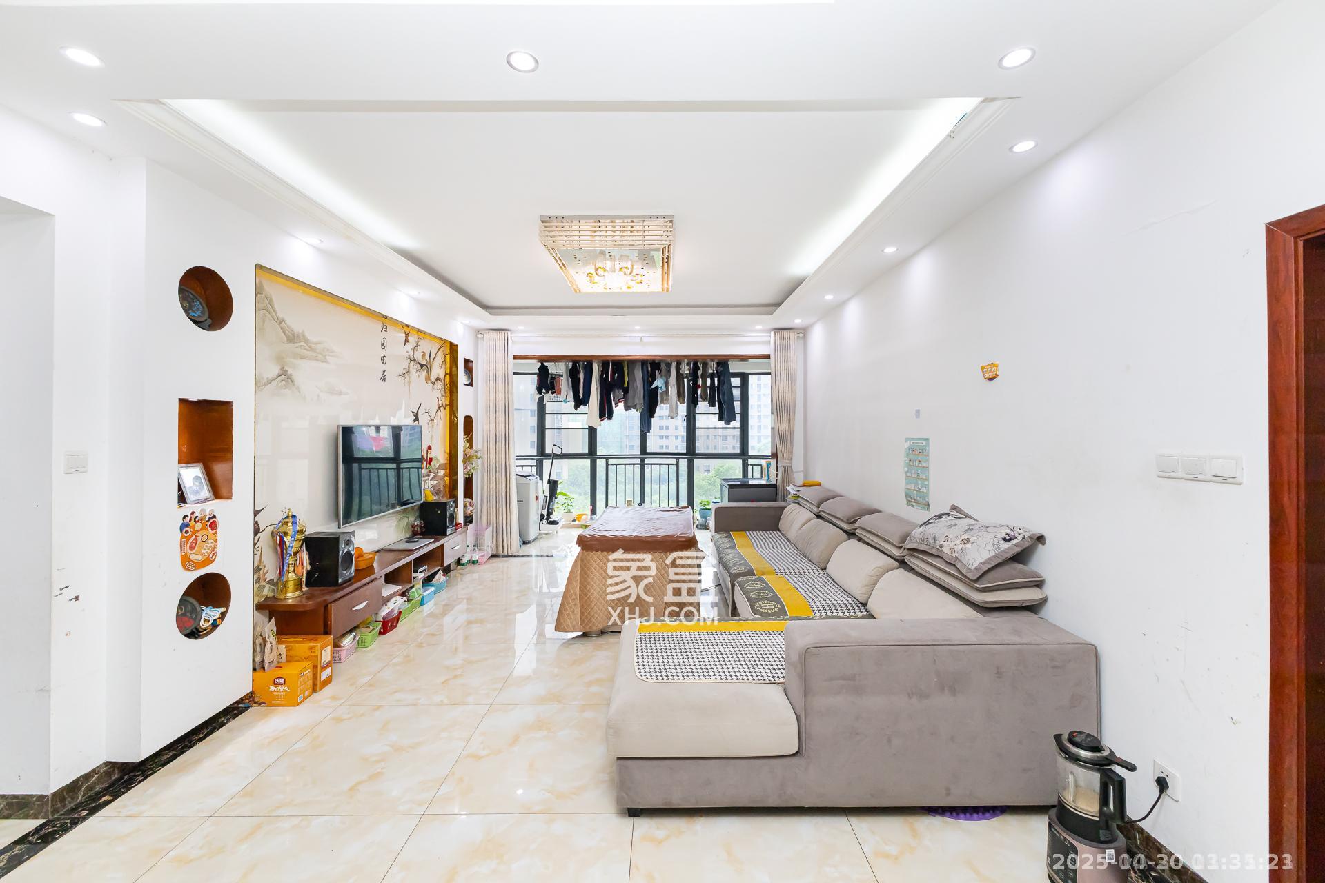 名家翡翠花园  4室2厅2卫    2500.0元/月 名家翡翠花园  4室2厅2卫    2500.0元/月室内图