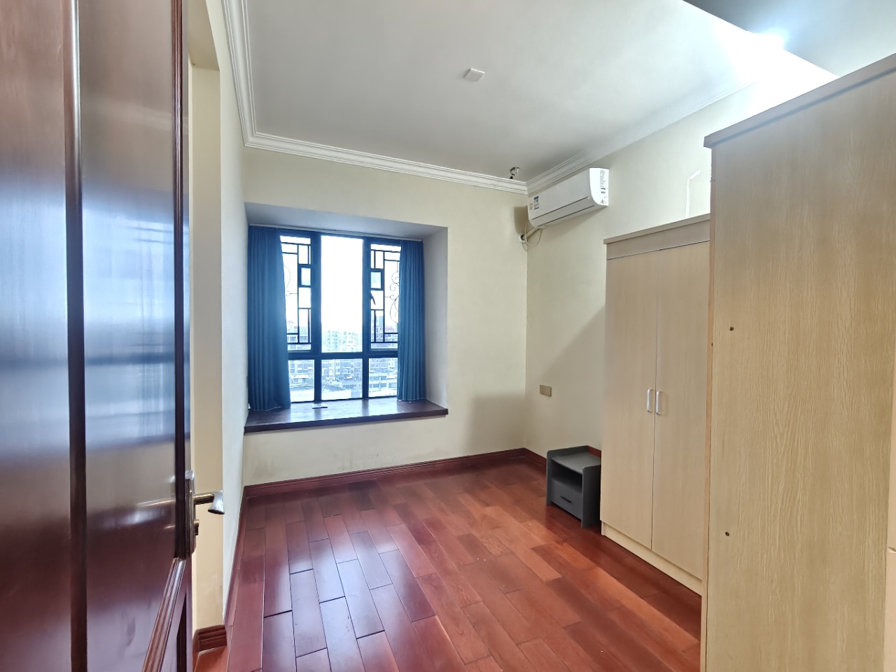 海岸银座花园  3室2厅2卫    2800.0元/月室内图