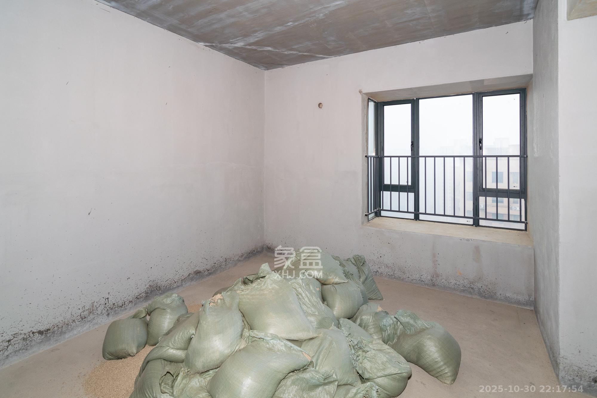 凯尔花缇紫郡  4室2厅2卫    72.0万卧室