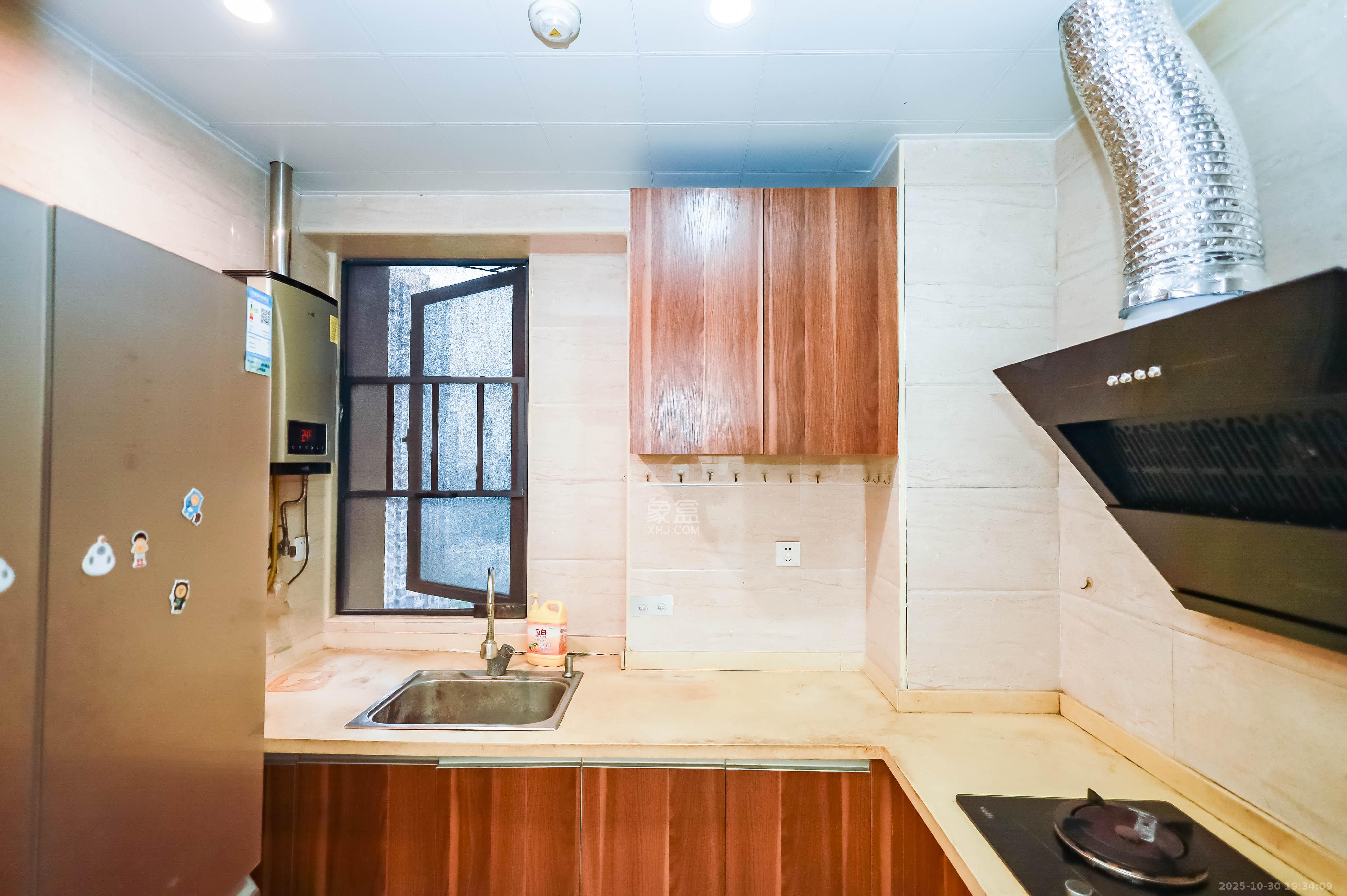 麓谷小镇  3室2厅1卫    54.8万厨房