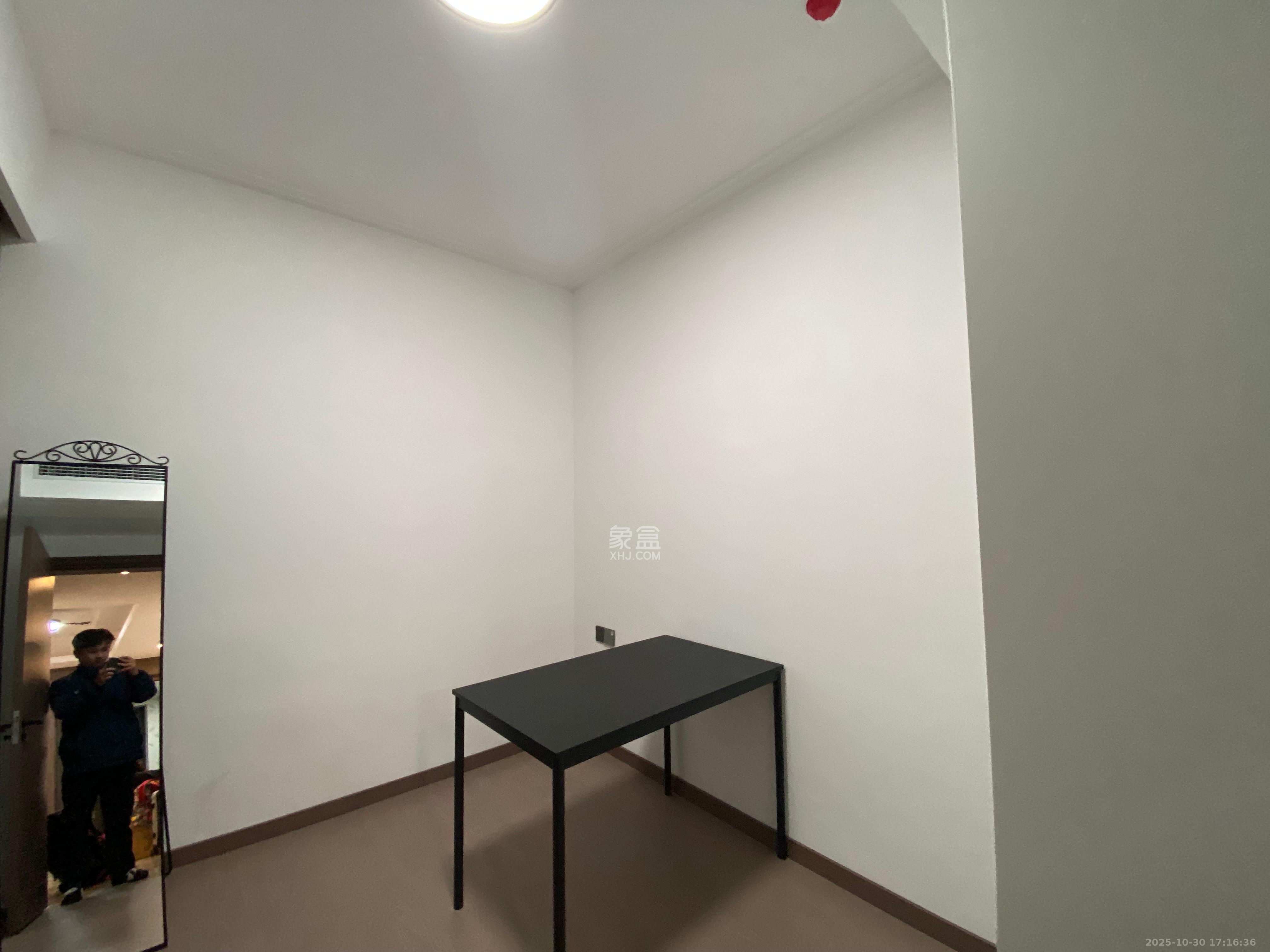 绿地V岛  3室2厅2卫    4200.0元/月室内图