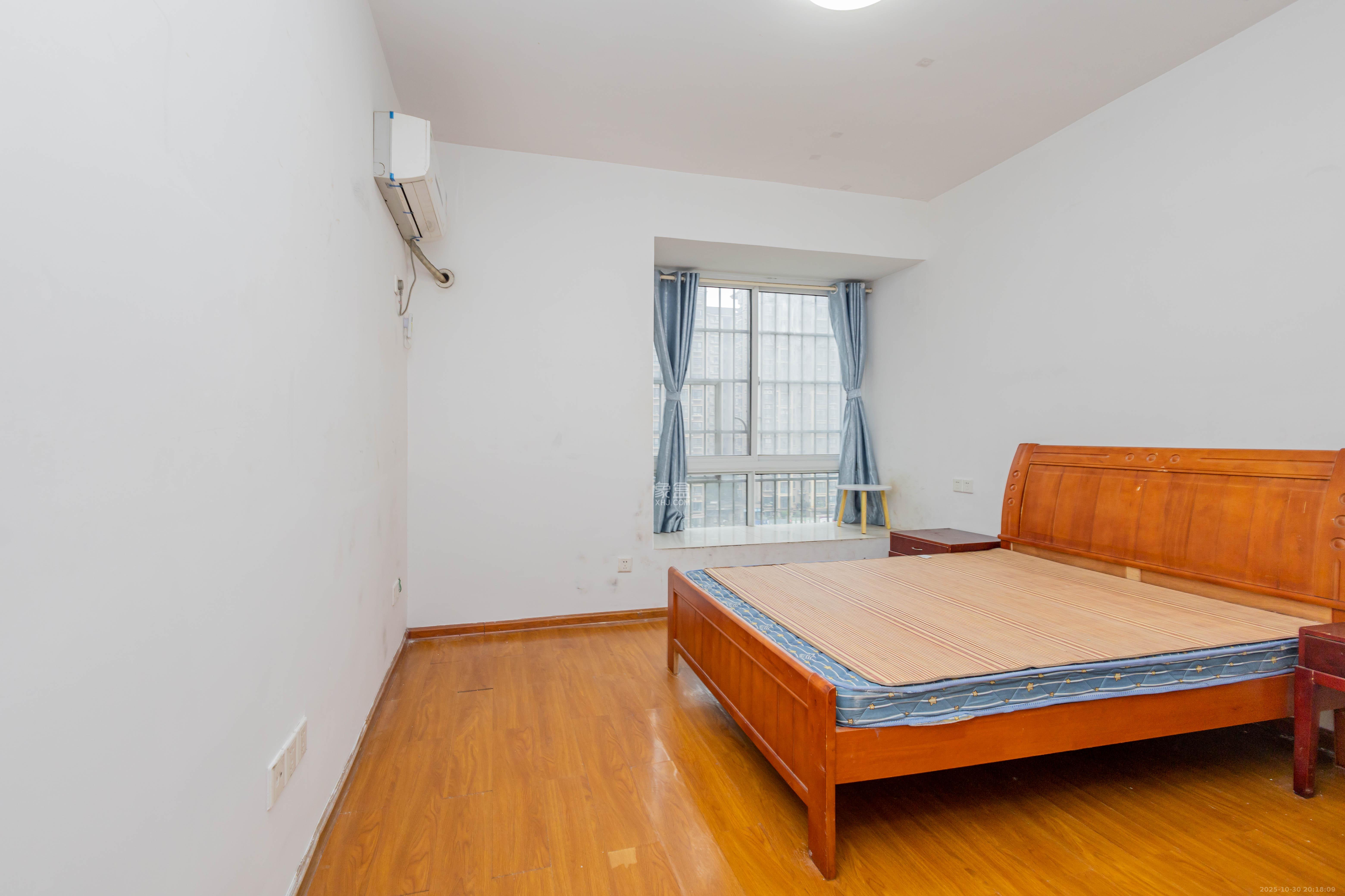 爵士湘  4室2厅2卫    89.0万 爵士湘  4室2厅2卫    89.0万卧室