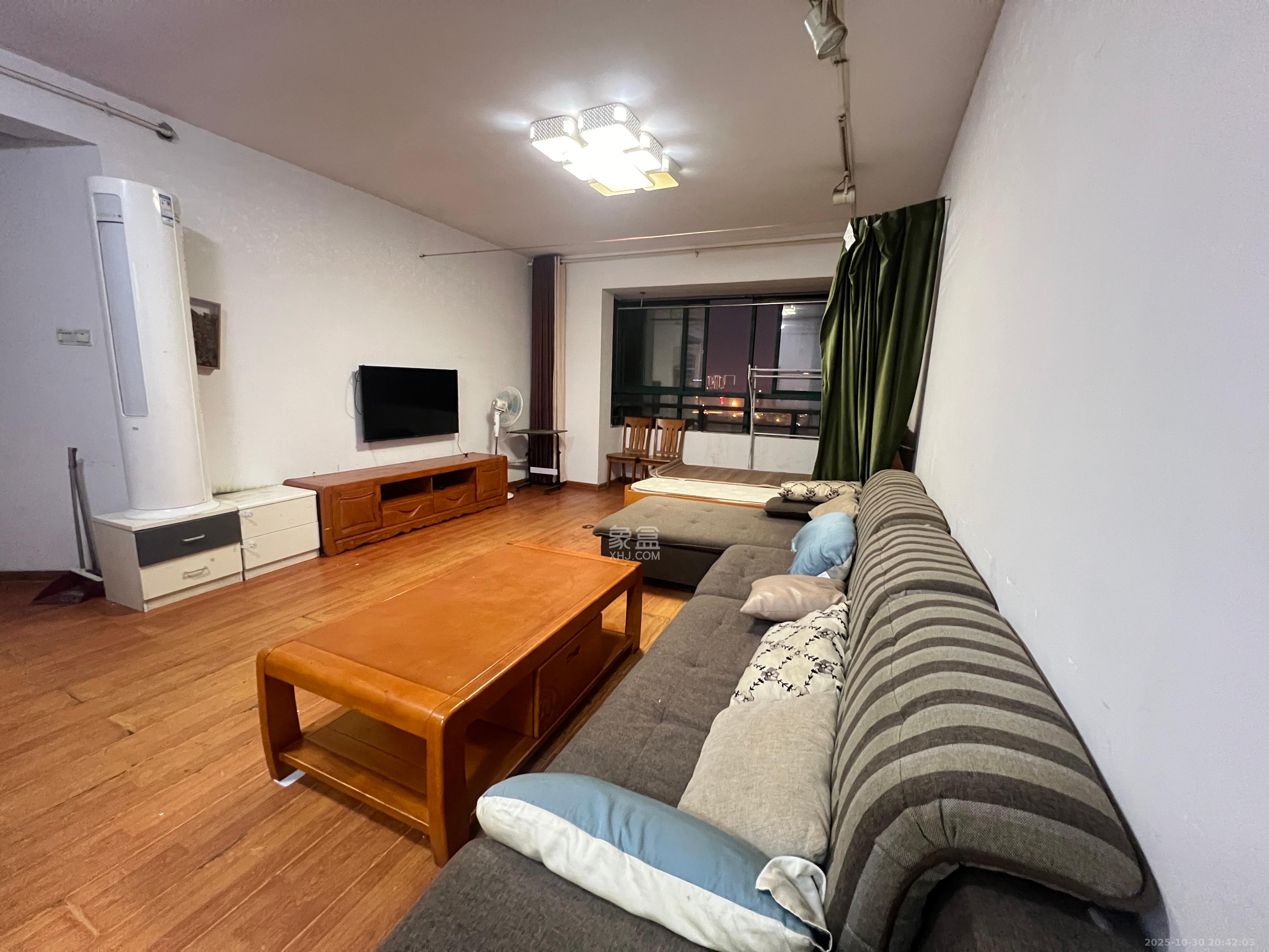 华盛世纪新城  3室2厅2卫    2800.0元/月 华盛世纪新城  3室2厅2卫    2800.0元/月室内图