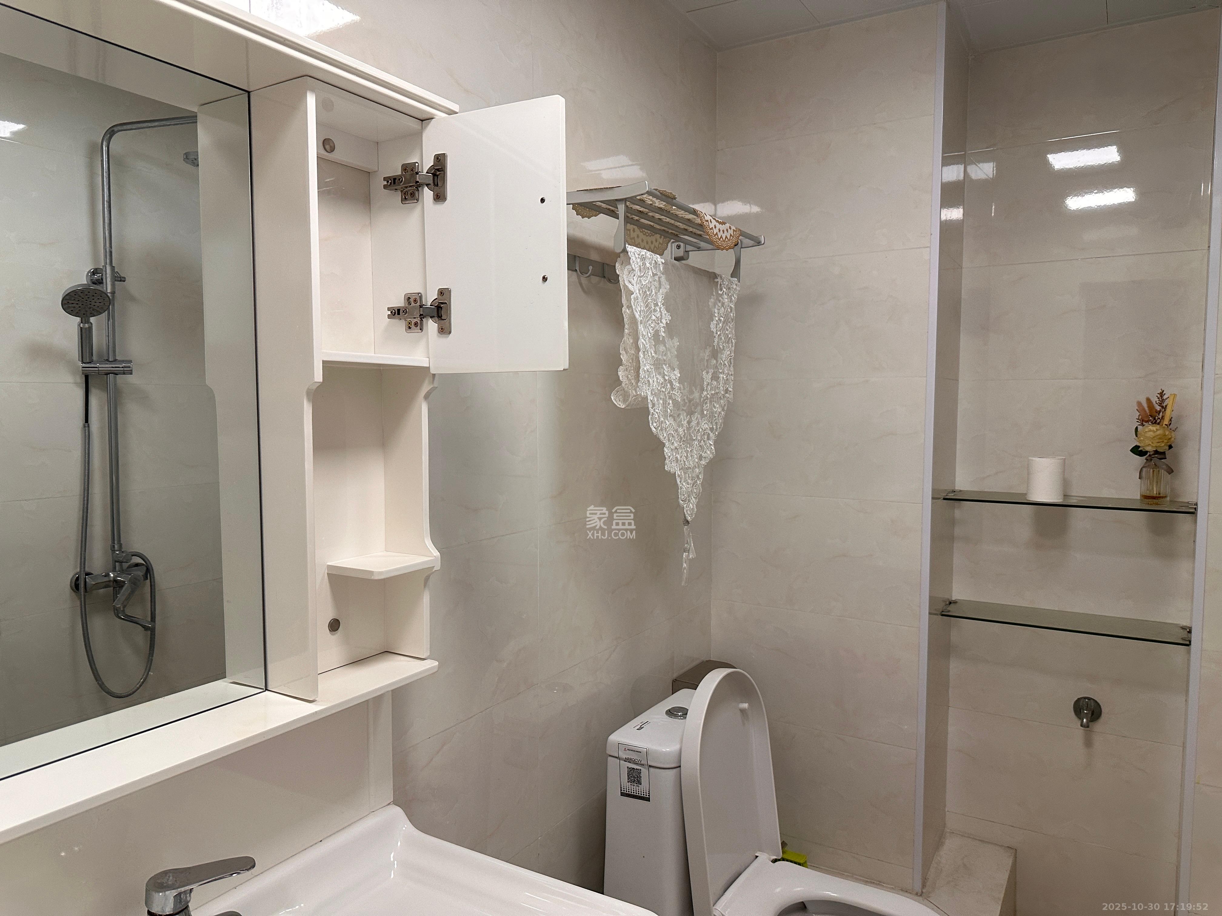 第六都（陆都小区）  1室1厅1卫    2000.0元/月室内图