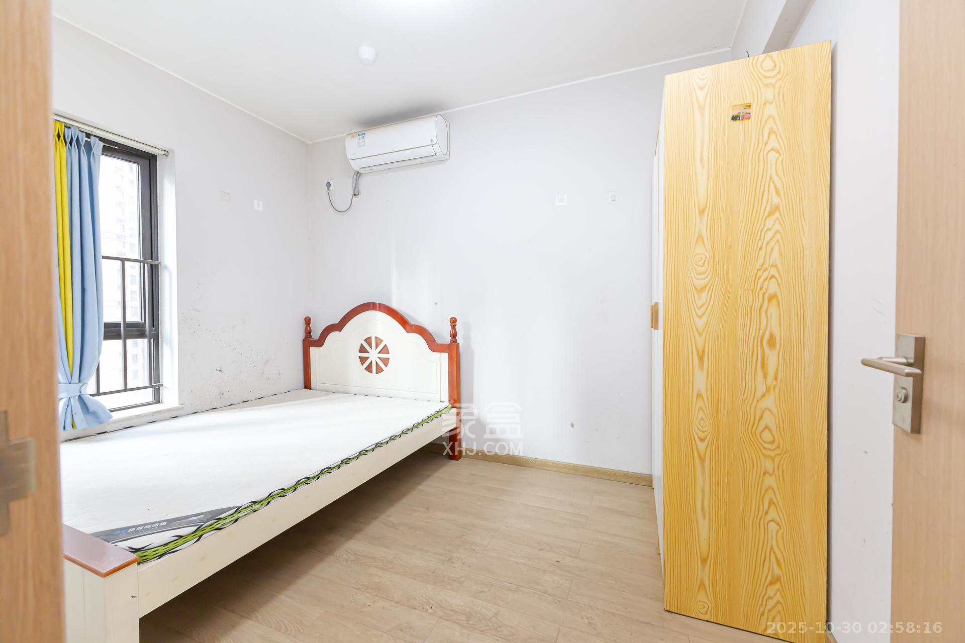 时代倾城二期 4室2厅2卫 86.0万 时代倾城二期 4室2厅2卫 86.0万卧室